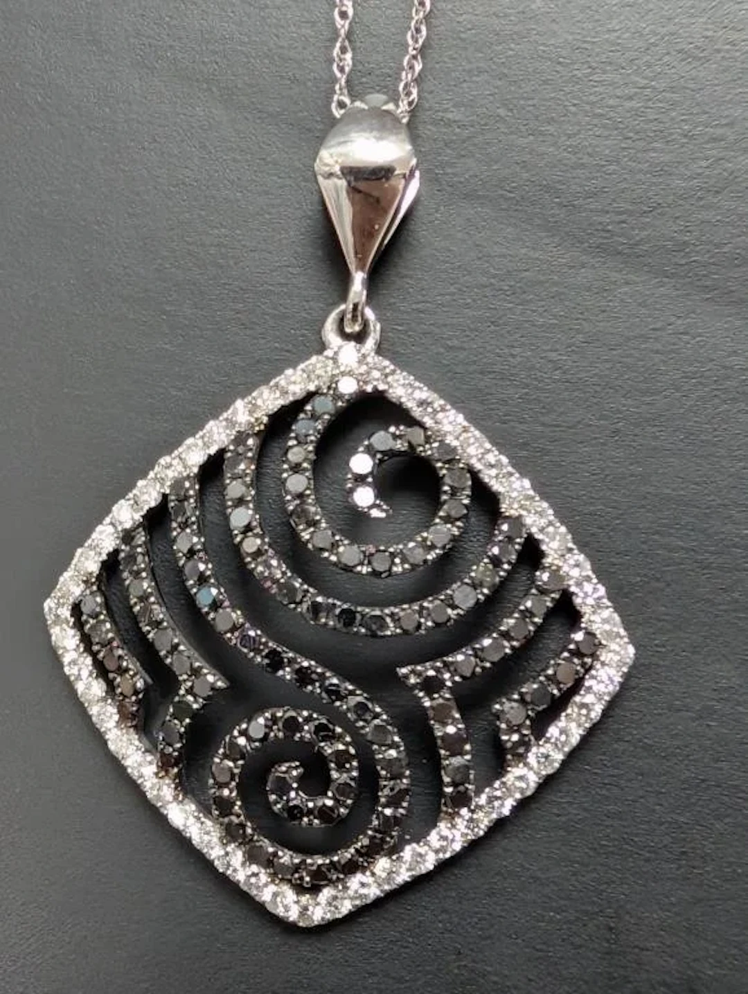 $6500, 14k(4.34g), natural diamond (1.65ct) neckl