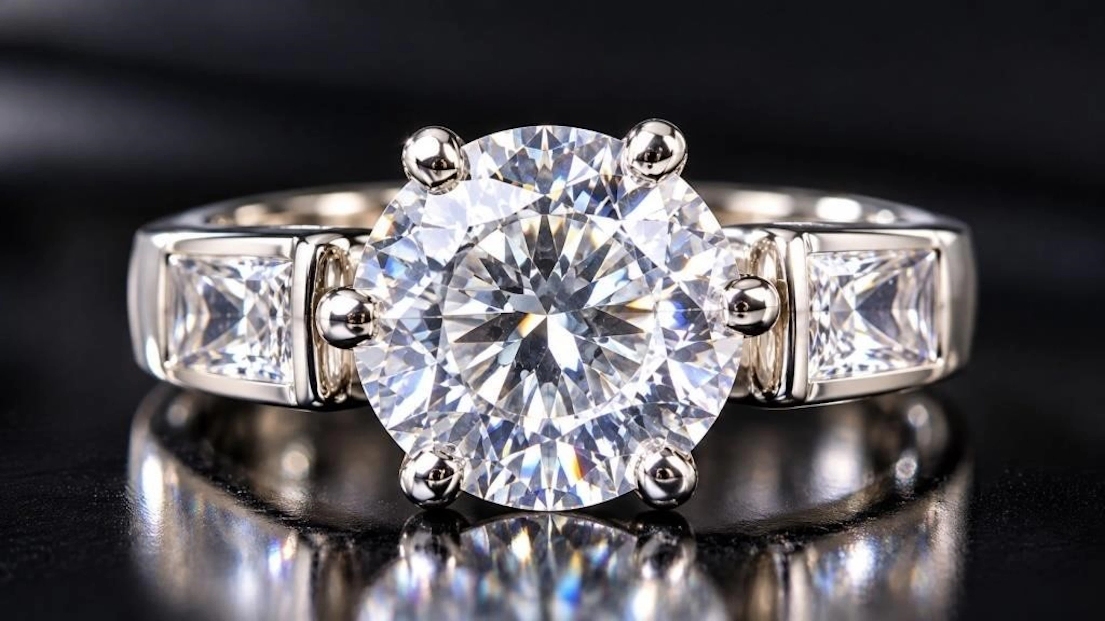 $105, Silver(4.13g), CZRing, size 5, appraised/ret