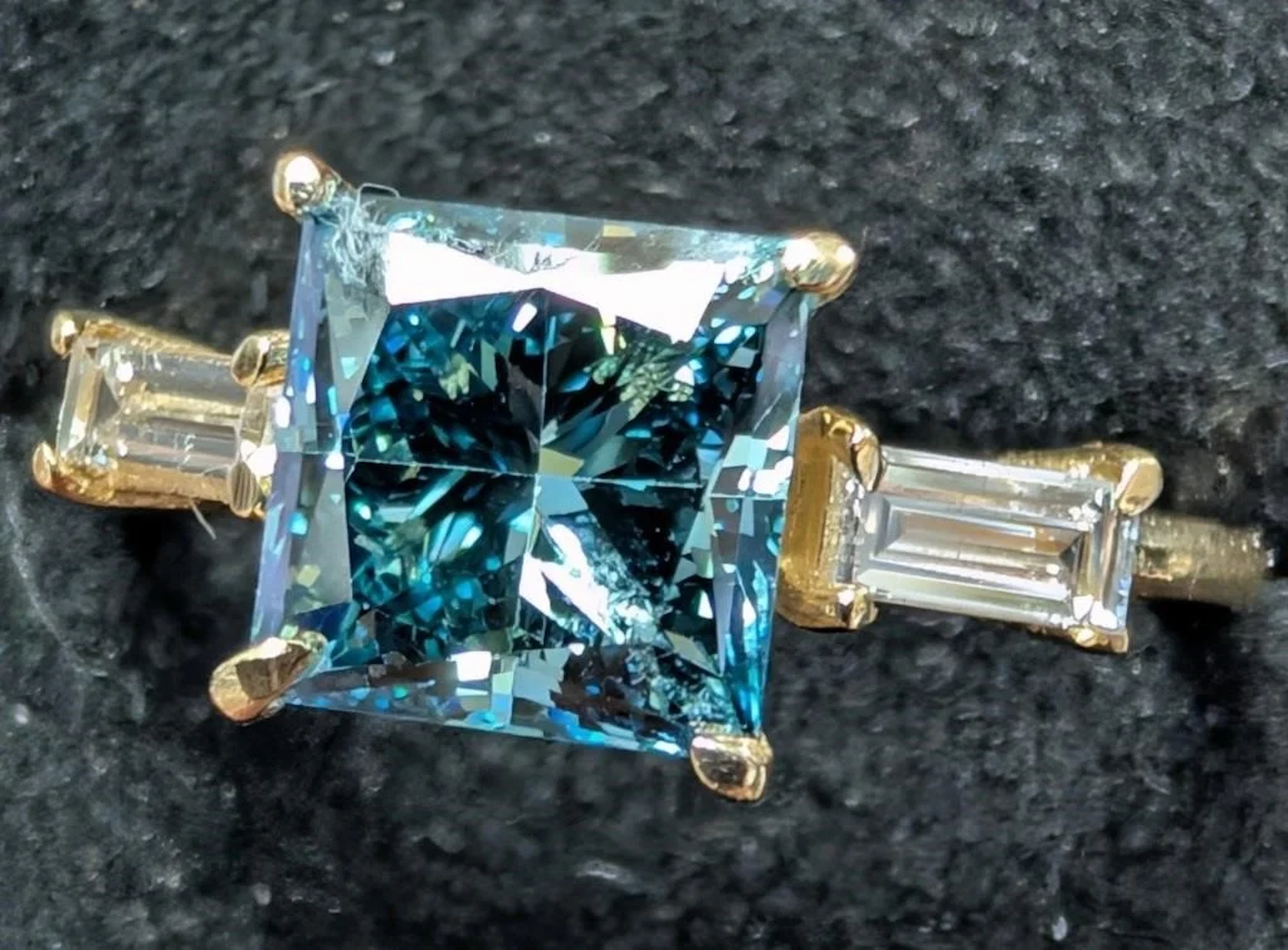 $2550, 10k(1.4g), blue lab diamond (1.2+0.1ct)rin