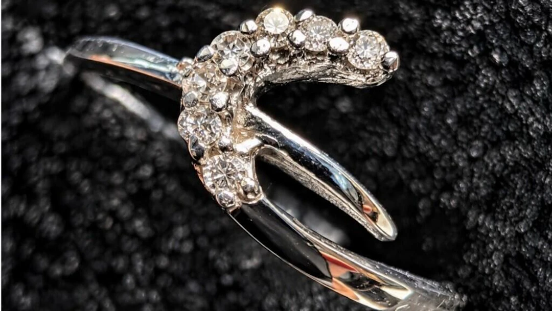$1800, 10k(1.2g), diamond (0.1ct)ring, size 6.75