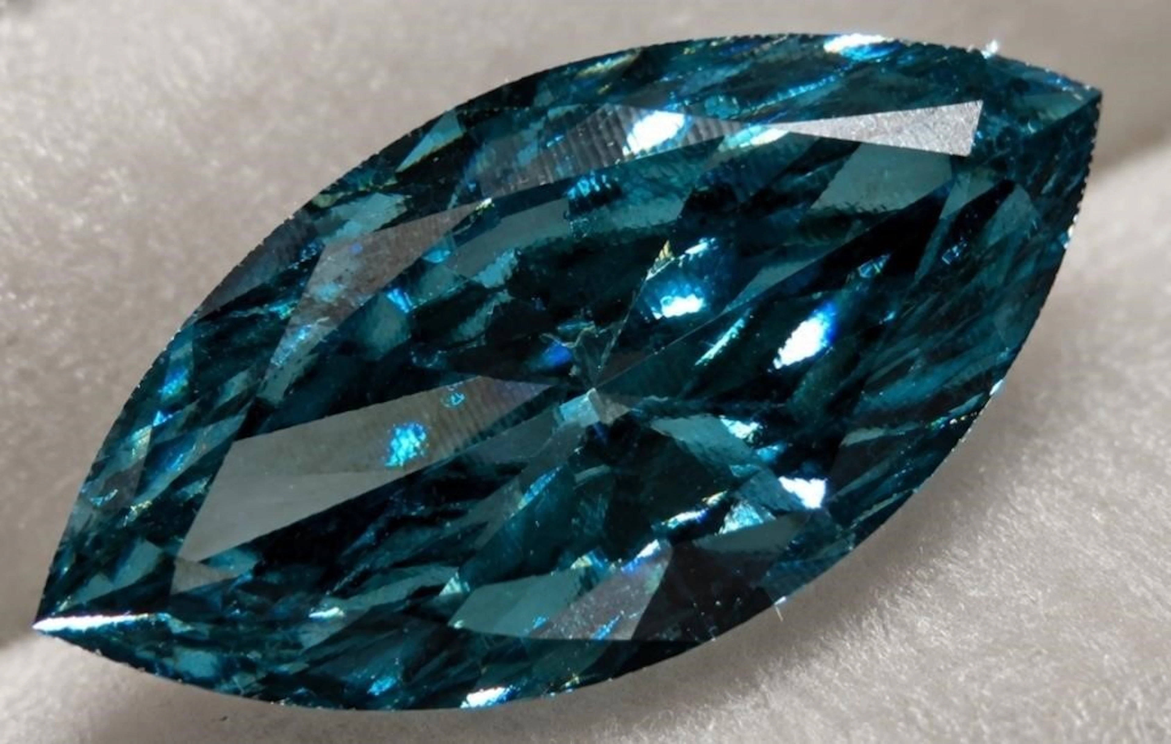 $1600, Lab-grown diamond (2ct)gemstone, retail val