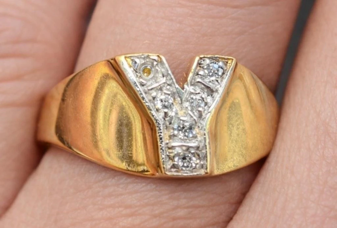$1800, 10k(3.1g), natural diamond (0.05ct)ring, si