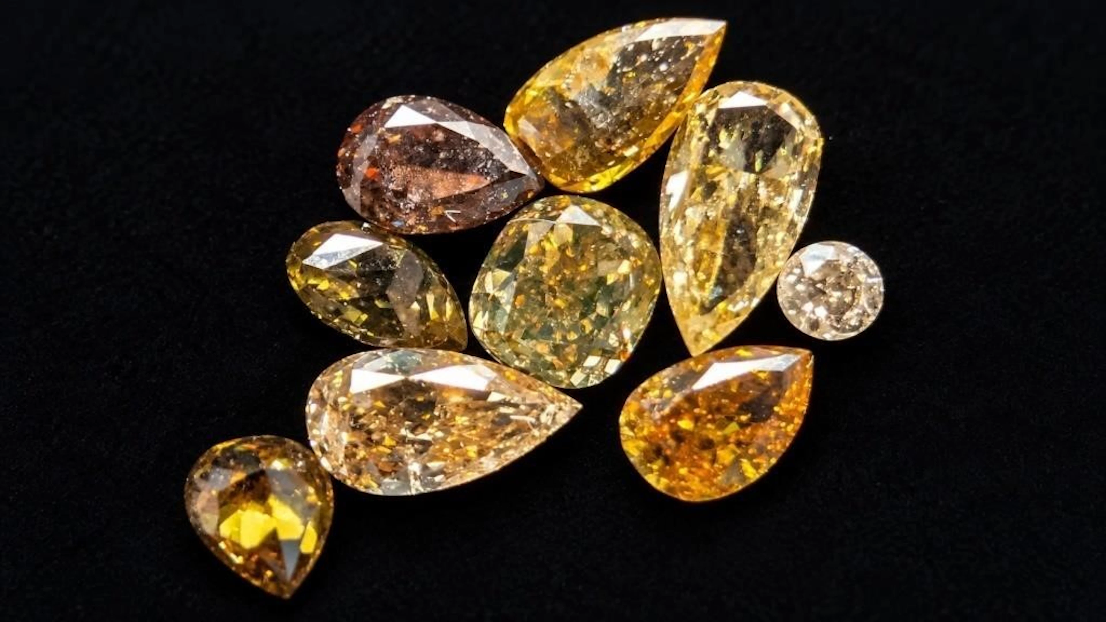$1200, Assorted fancy color diamonds (0.5ct)gemsto