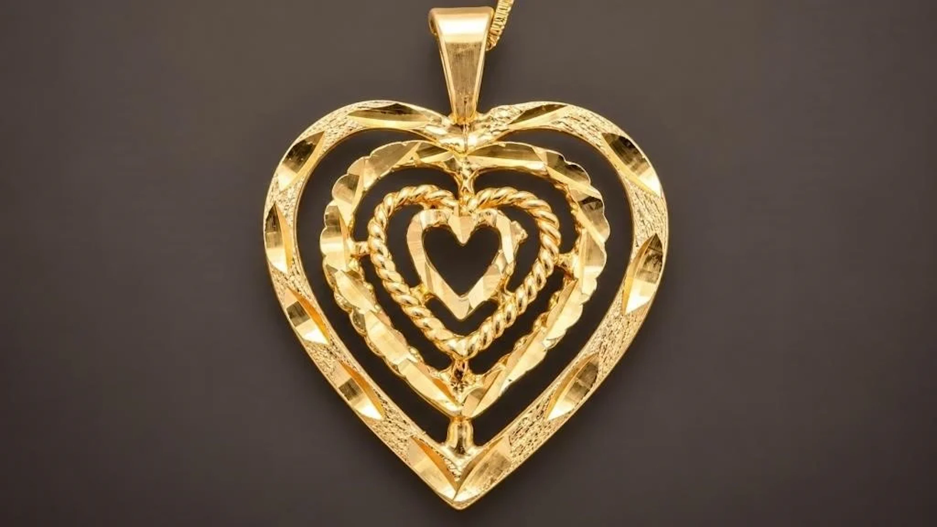 $1400, 10k(2g), heart shape pendant, retail valu