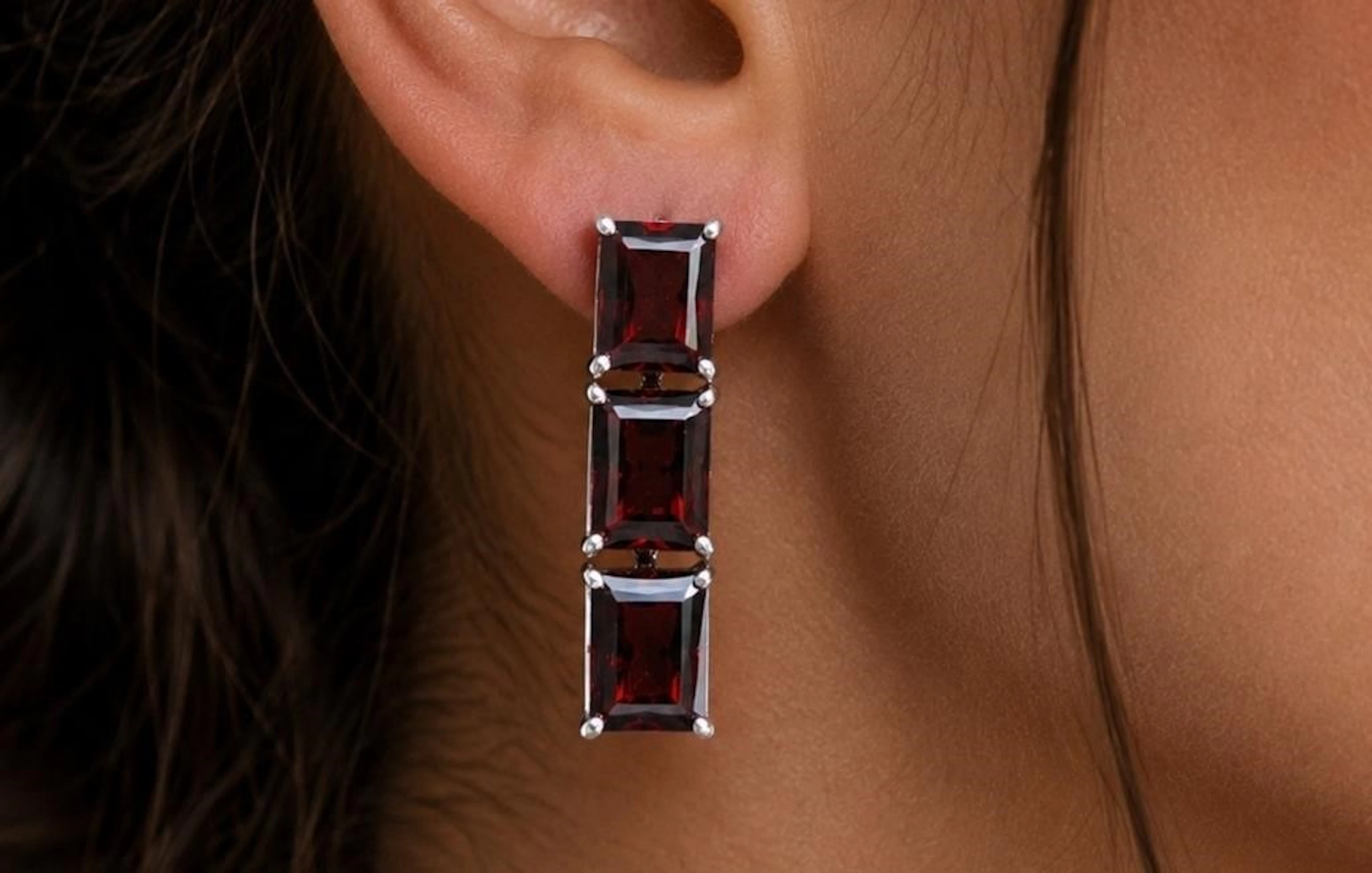 $400, silver(4.59g), garnet (3ct) earring, retail