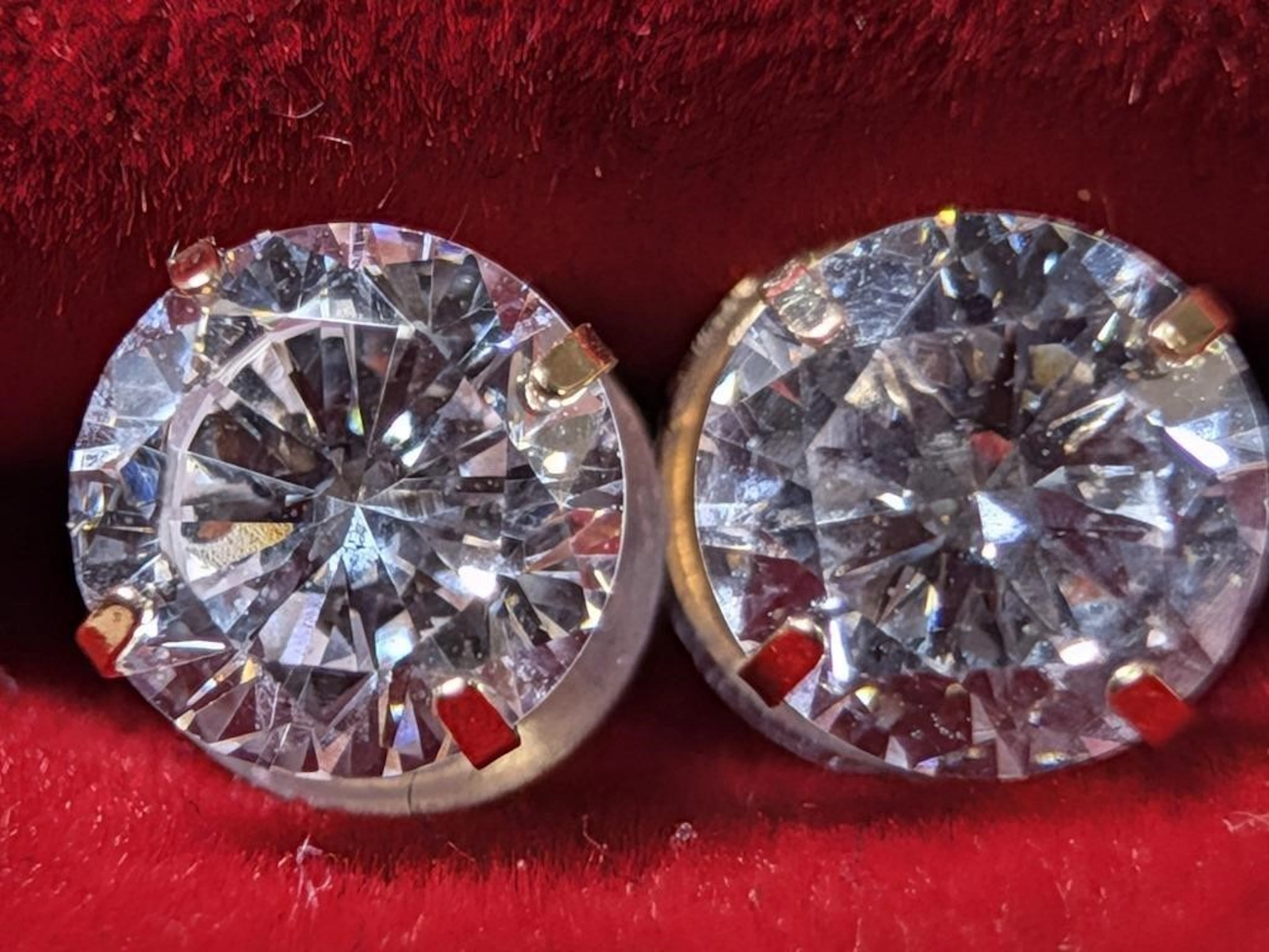 $500, 14kt(0.39g), Lab Diamond (0.84ct)Earring, ap