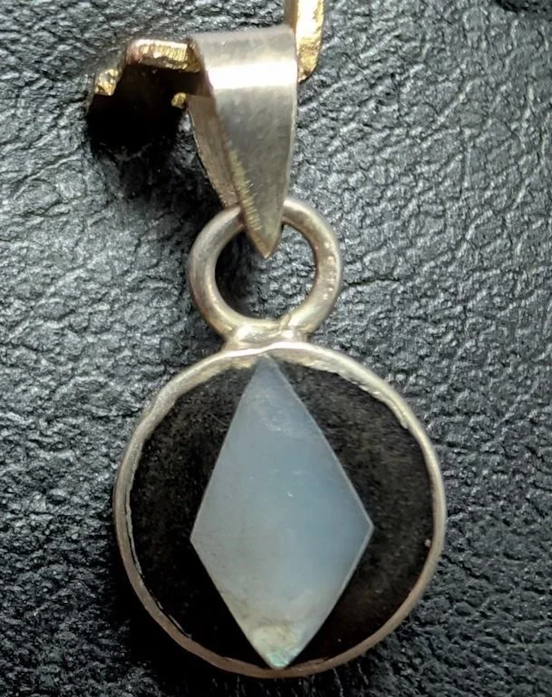 $20, SILVER.(0.59g), PENDANT, retail value $20