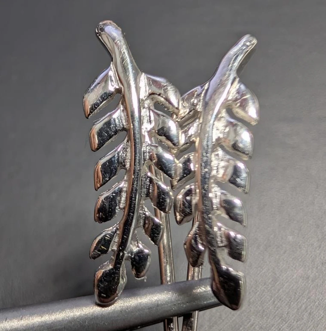 $50, silver (0.8g), earring, retail value $50