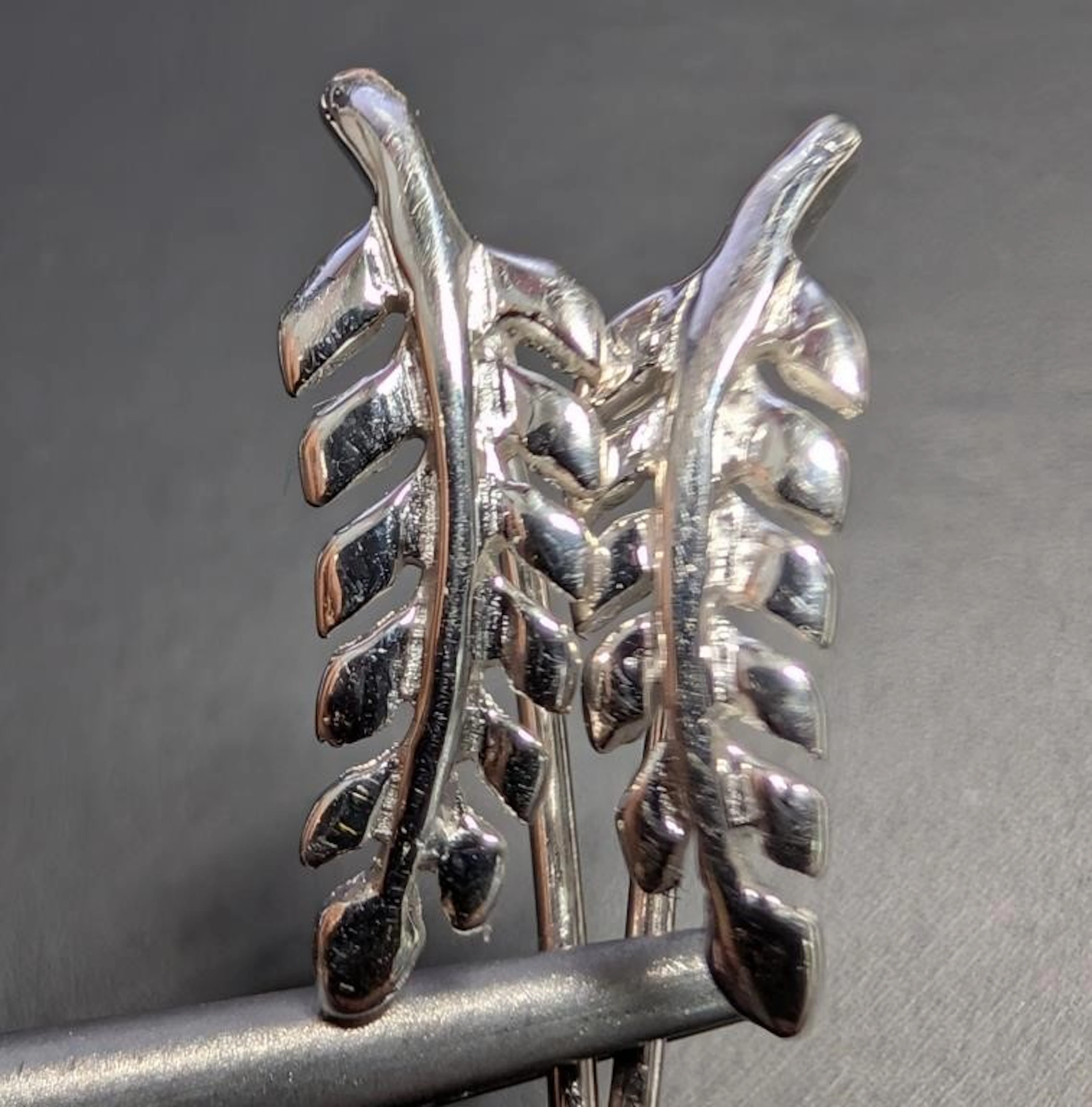 $50, silver (0.8g), earring, retail value $50