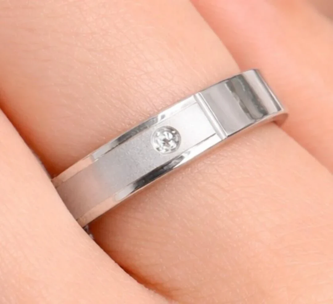 $2000, 10K(3.7g), NATURAL DIAMOND (0.01ct)RING, si