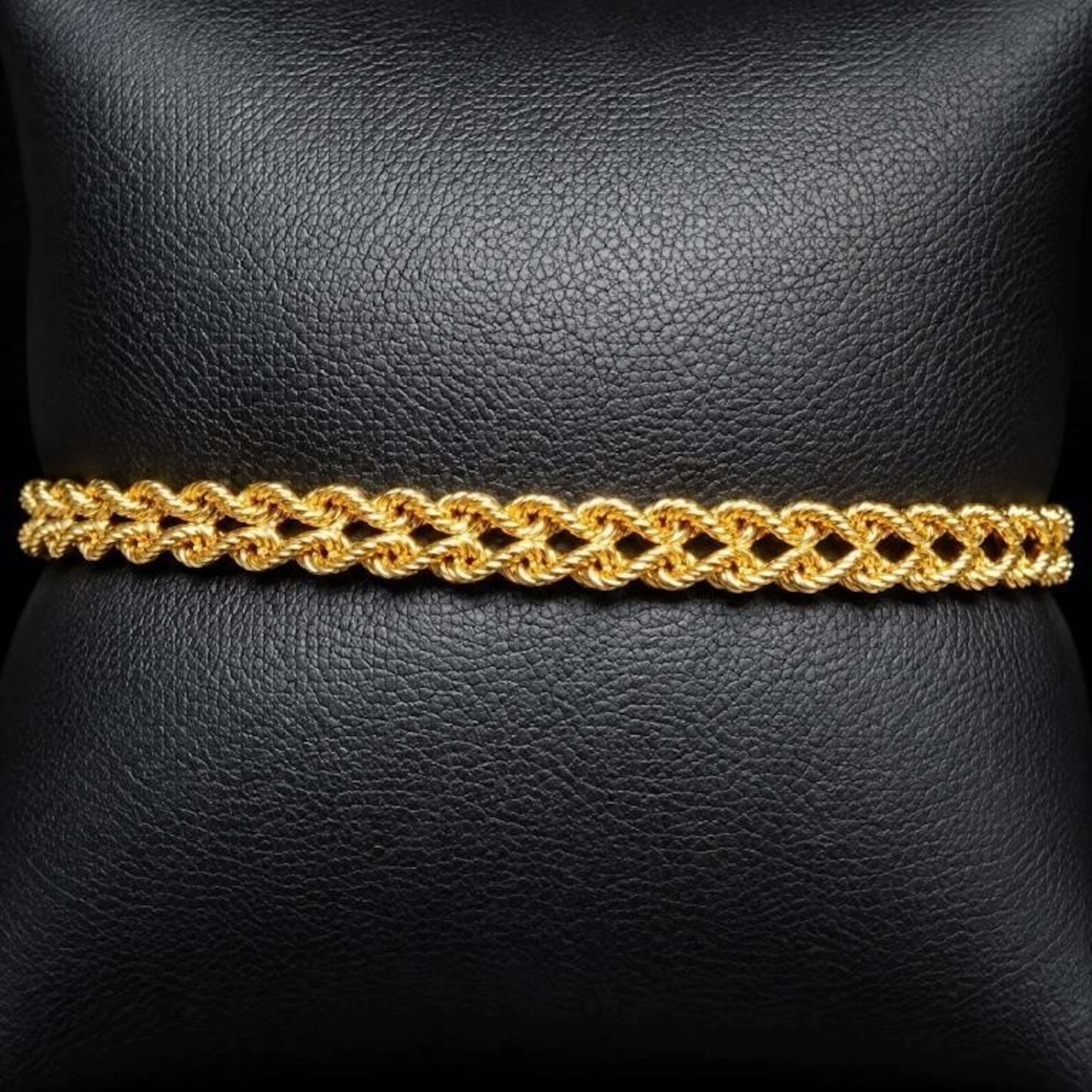 $1100, 10k(1.6g), bracelet 7", retail value $1100