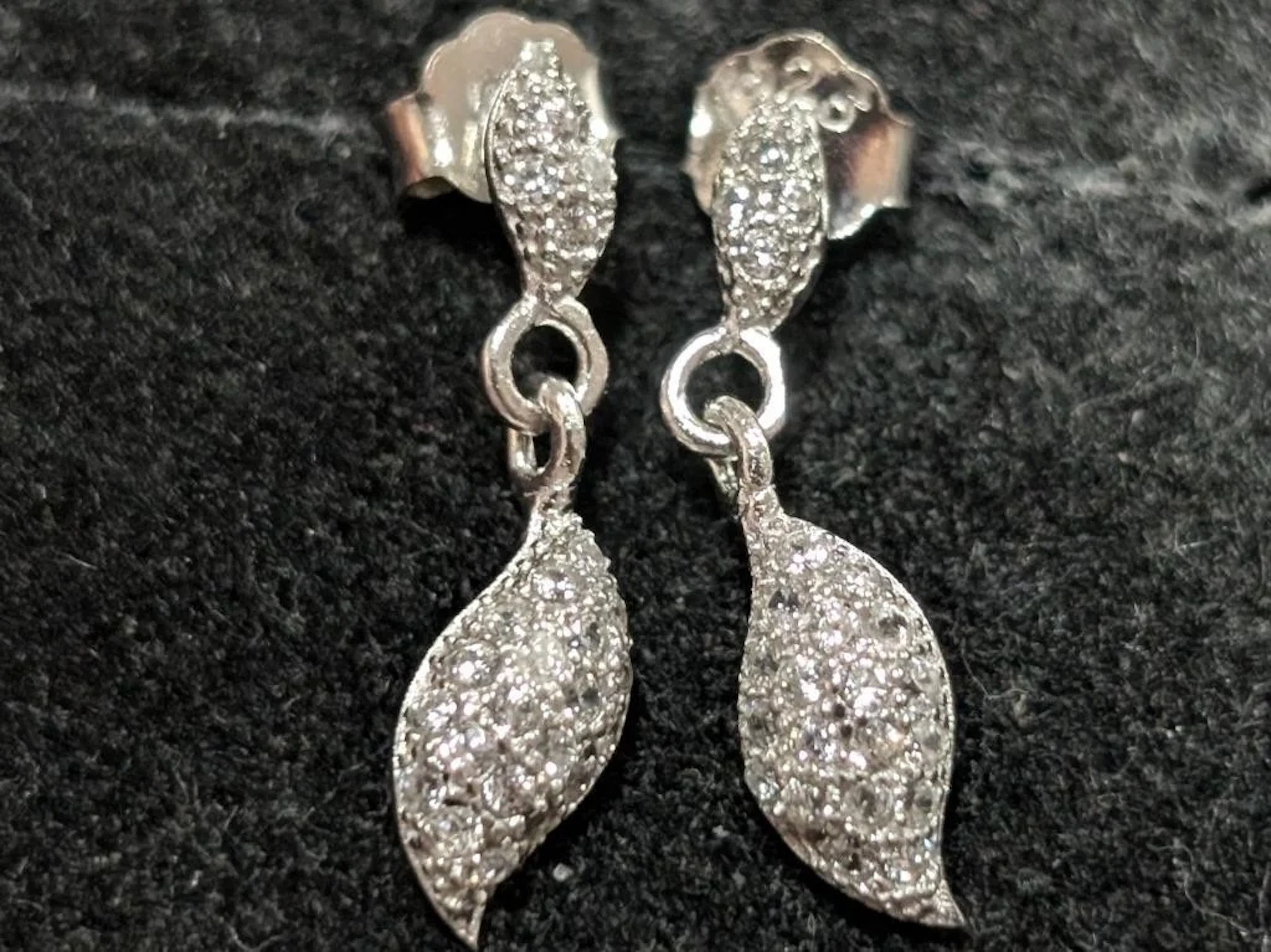 $30, SilverczEarring, appraised/retail value $30