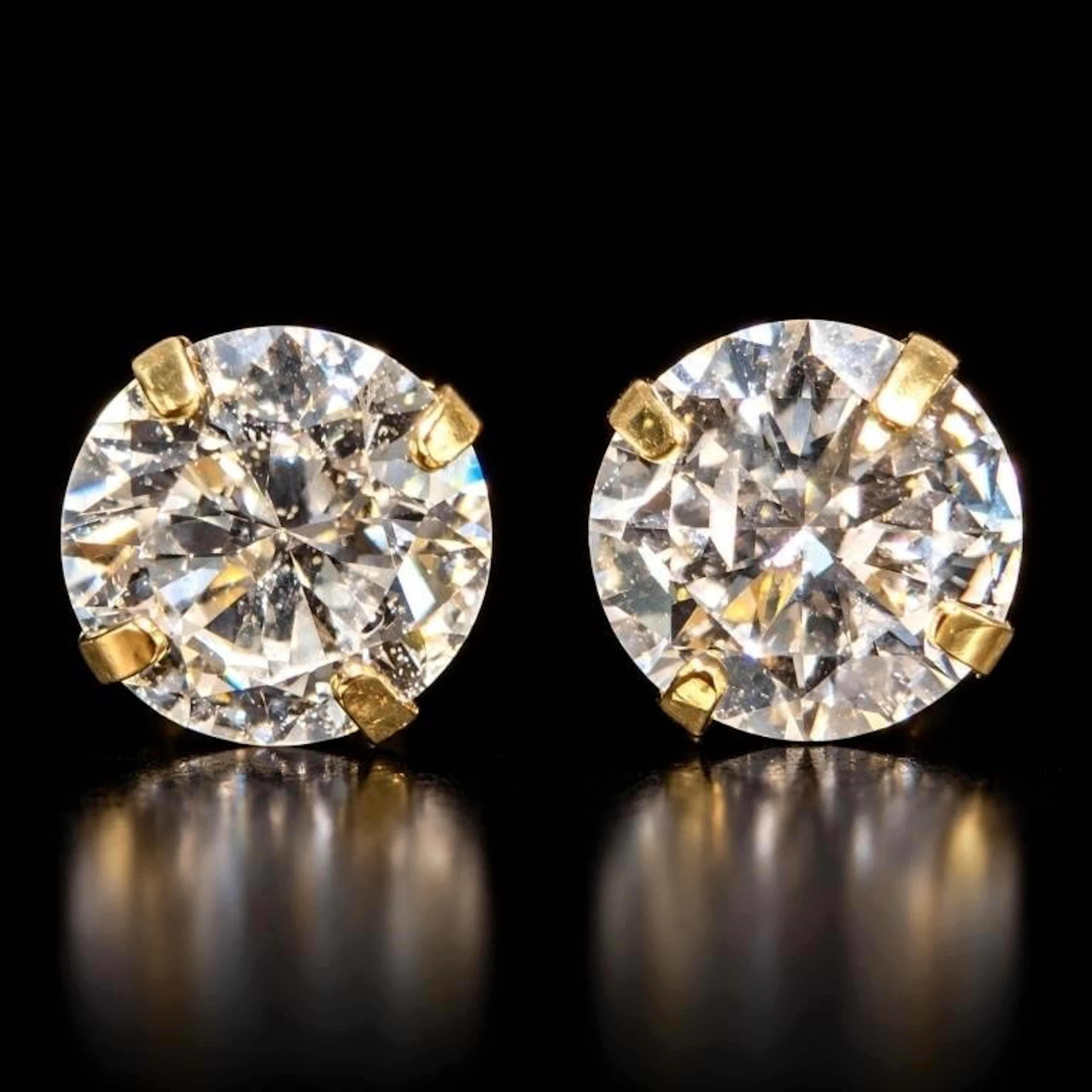 $700, 14k lab diamond (0.42ct) earring, retail val