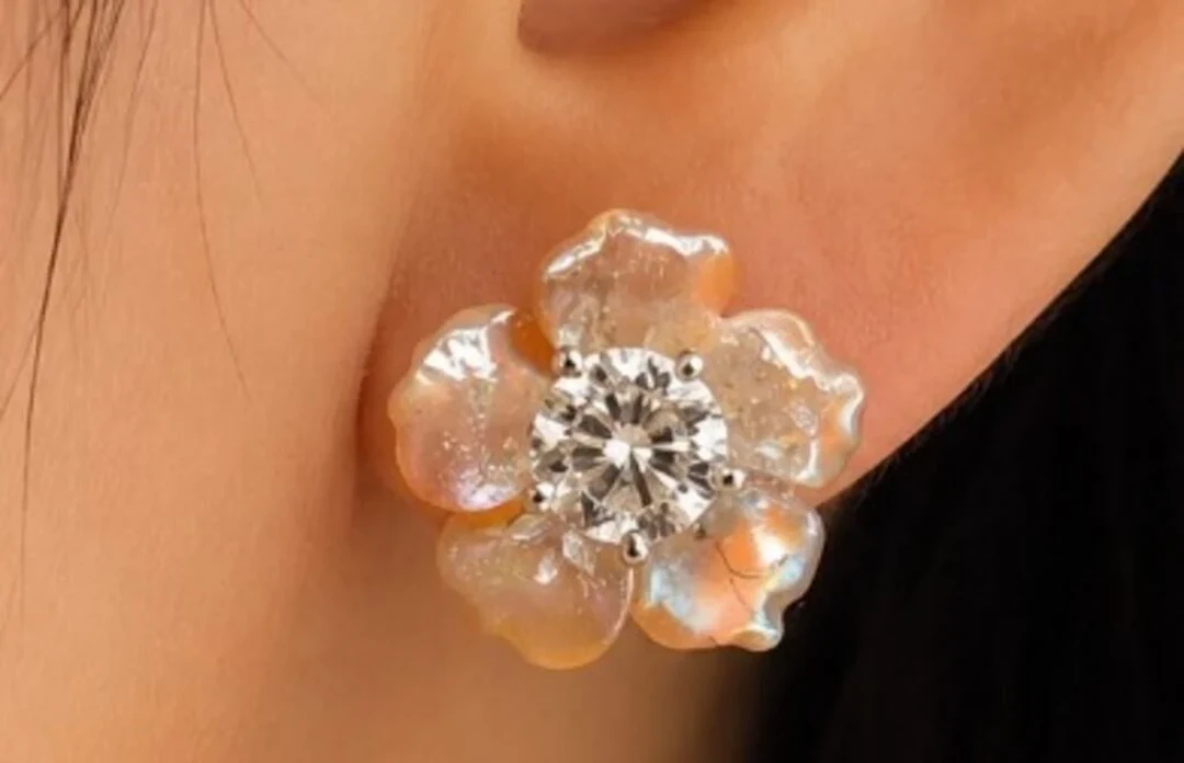 $500, 14KLAB DIAMOND (0.2ct)EARRINGS, retail value