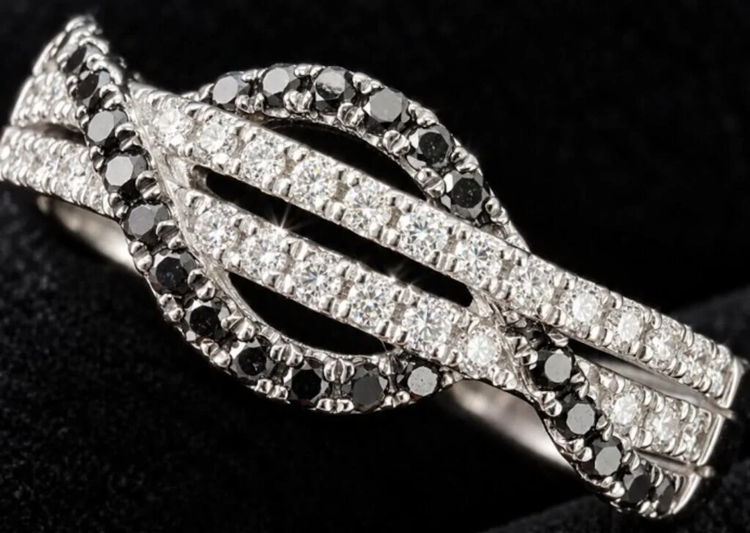 $3600, 14k(2g), natural diamond (0.32ct)ring, size