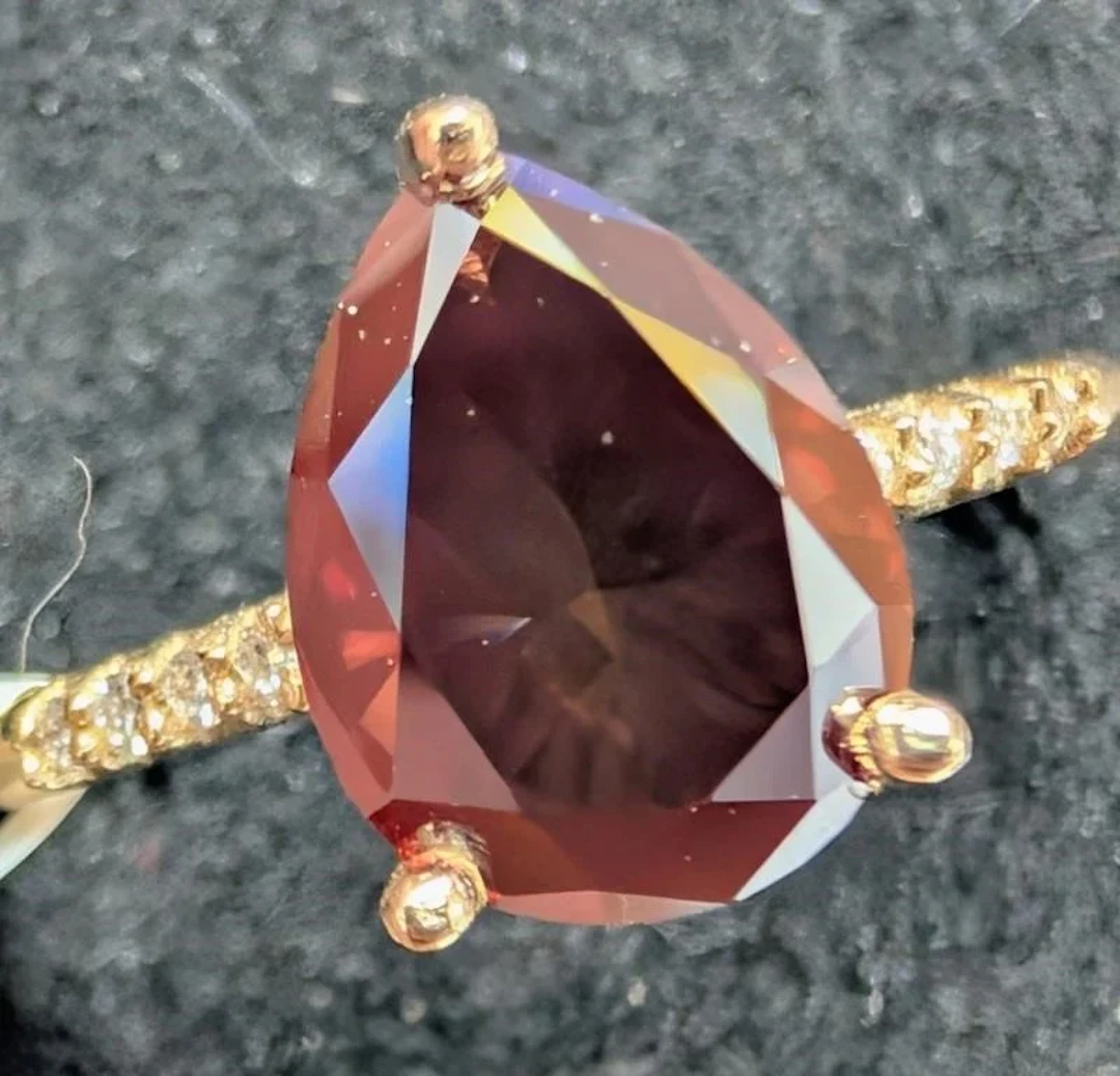 $4000, 10k(1.6g), color lab diamond (1.6+0.06ct)
