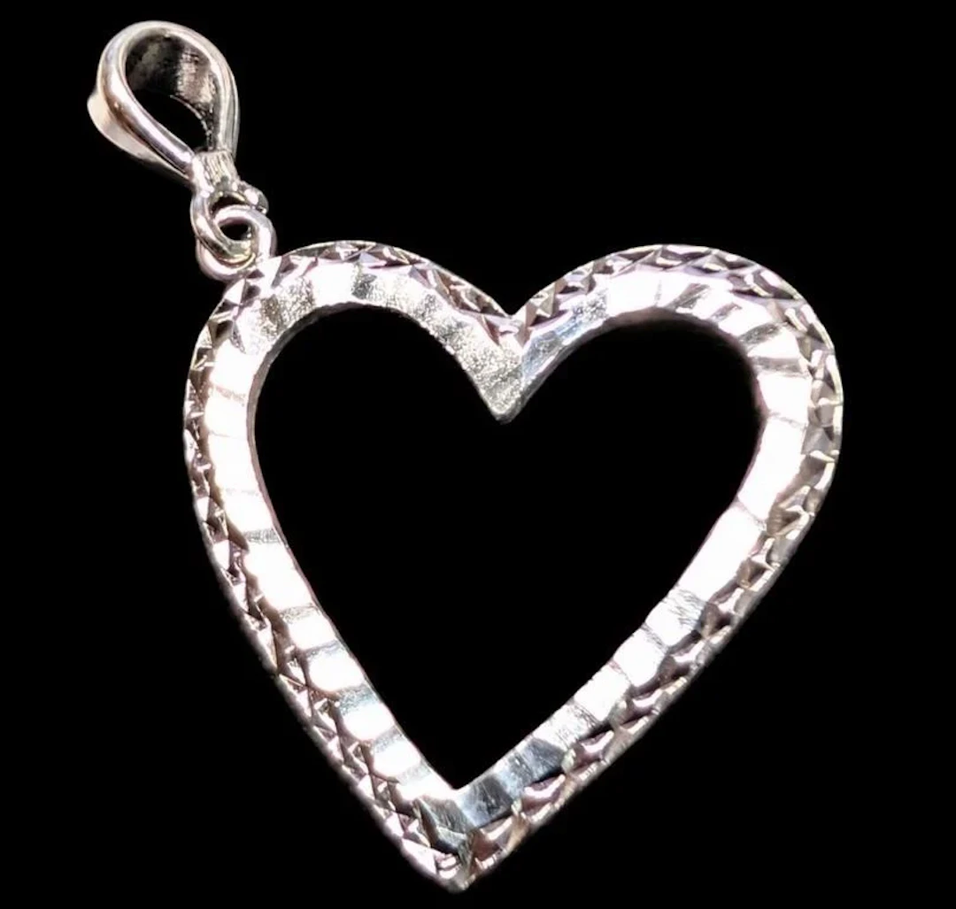 $350 10K 1.3G Heart Pendant