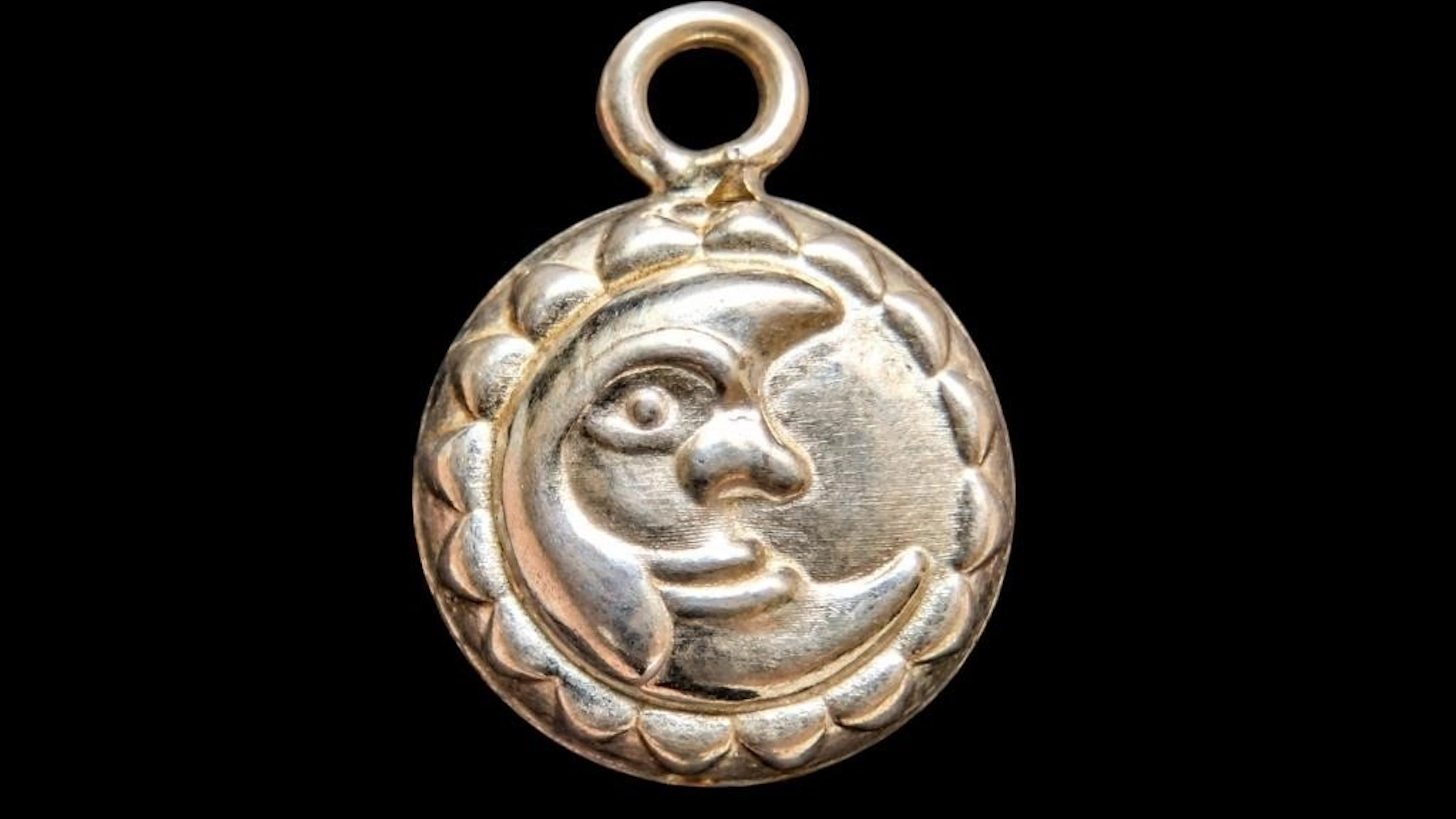 $50, silver(1.8g), pendant, retail value $50