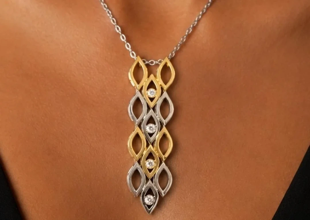 $9780, 18k(10.4g), diamond (0.08ct)two tone chain