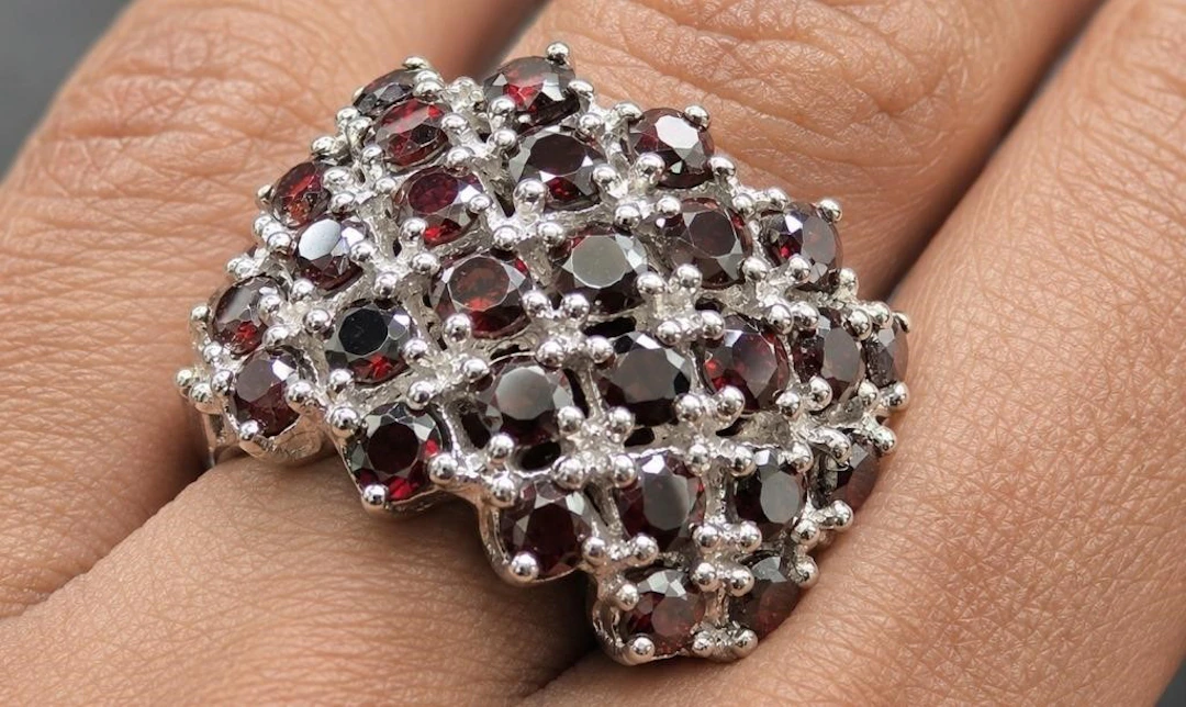 $540, silver(9g), garnet (2.8ct) ring, retail valu