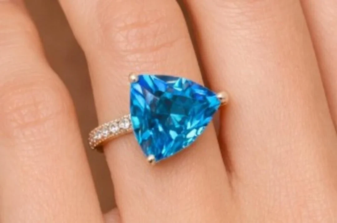 $2400, 10k(3.59g), blue topaz (6ct), diamond (0.2c