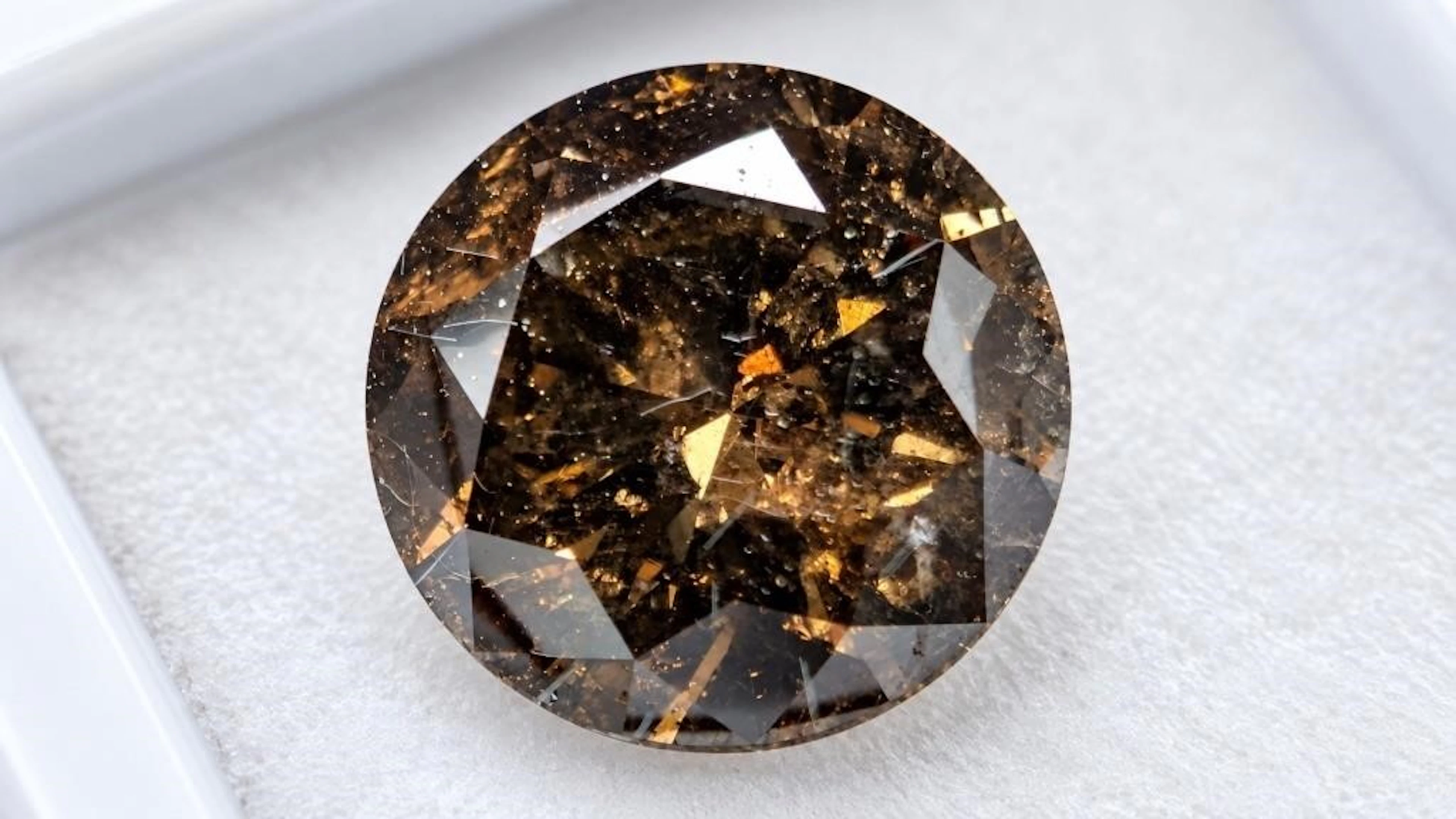 $22000, natural diamond (2.2ct)gemstone, retail va