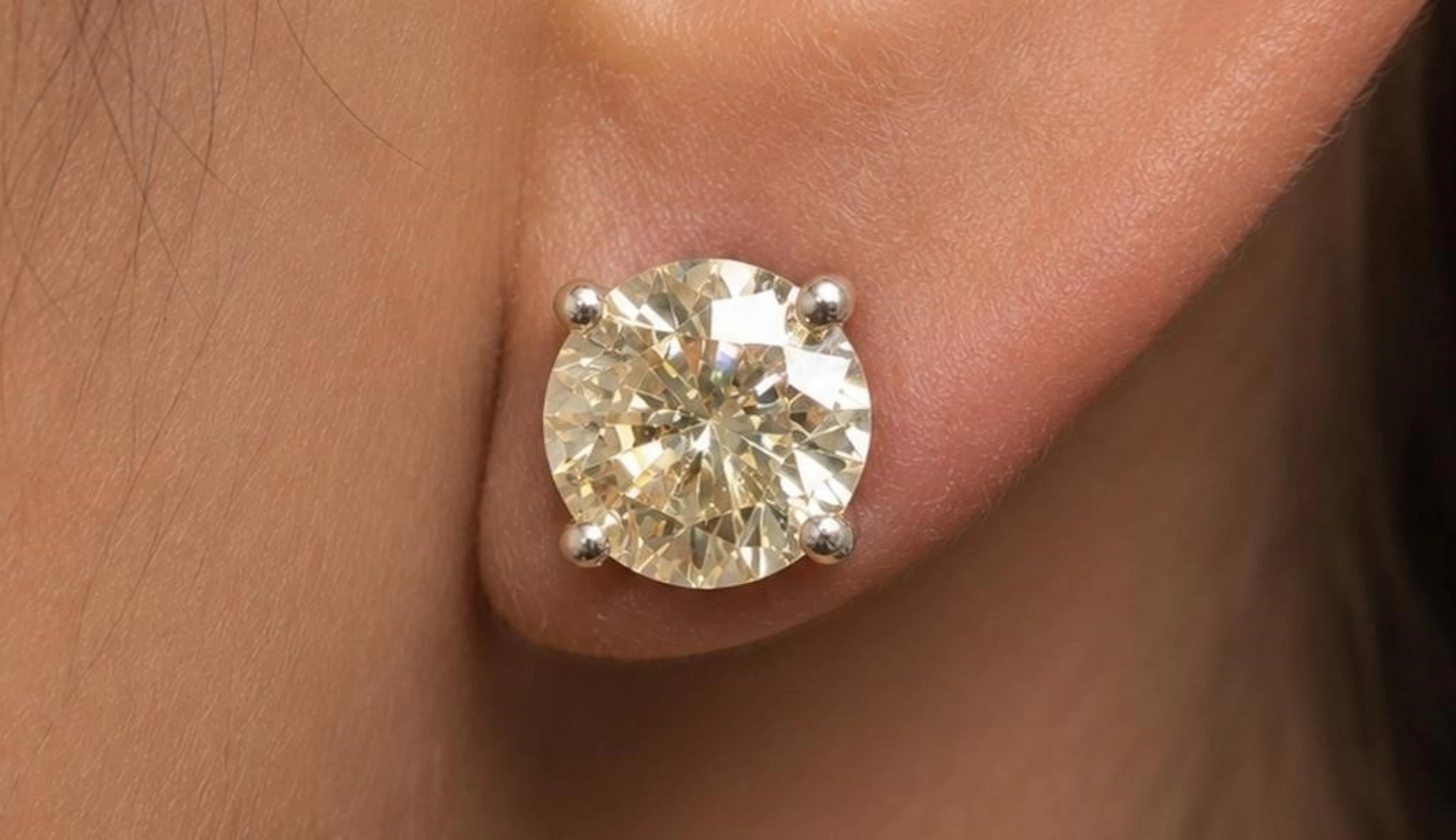 $6300, 14k(0.7g), Natural Diamond (1.18ct)earring