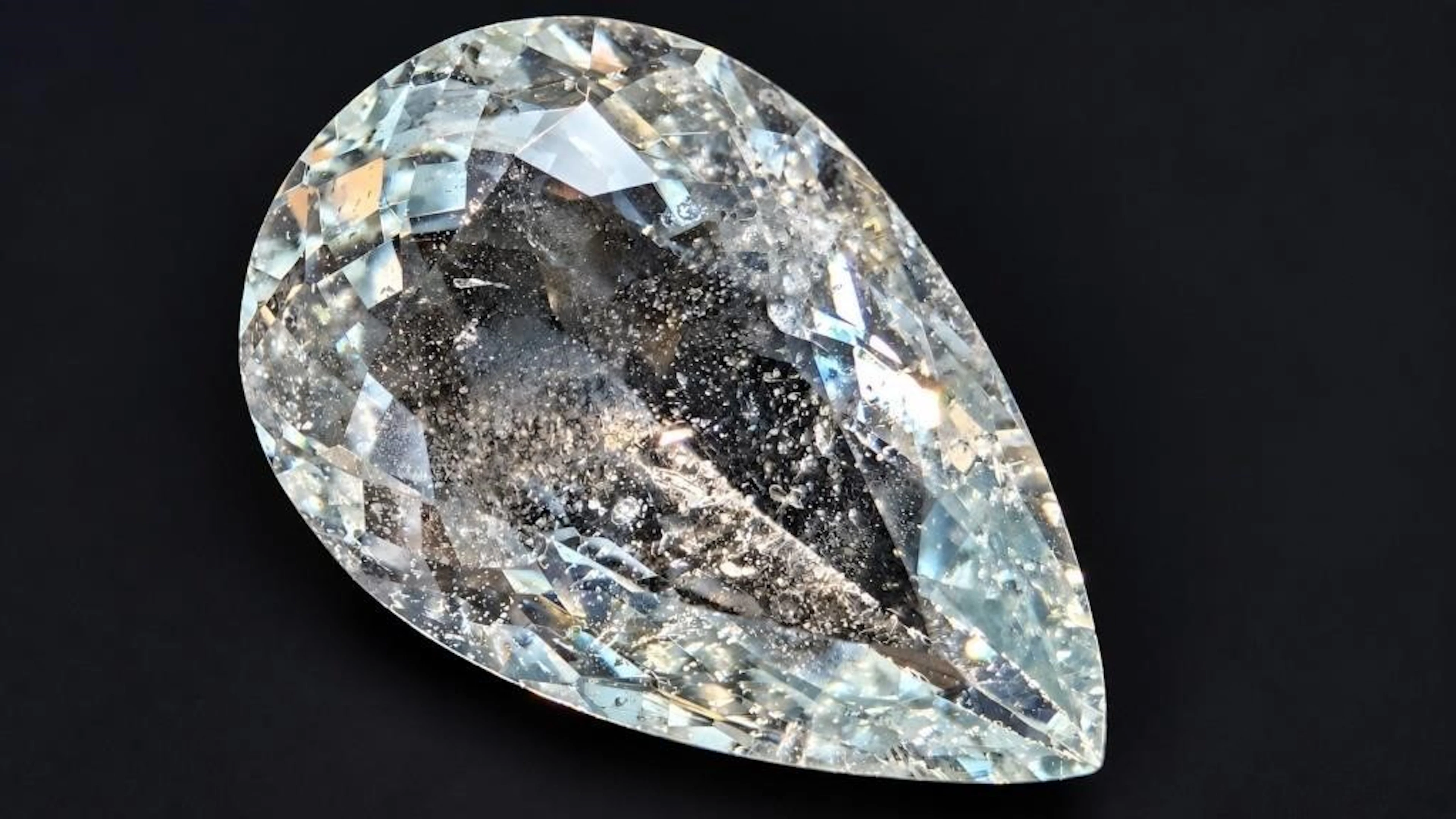 $500, Genuine aquamarine (8.4ct)gemstone, retail v