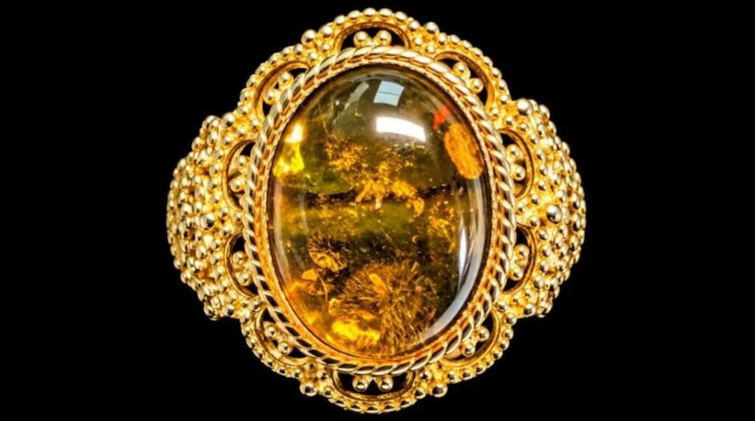 $280, silver(4.07g), amberring, size , retail valu