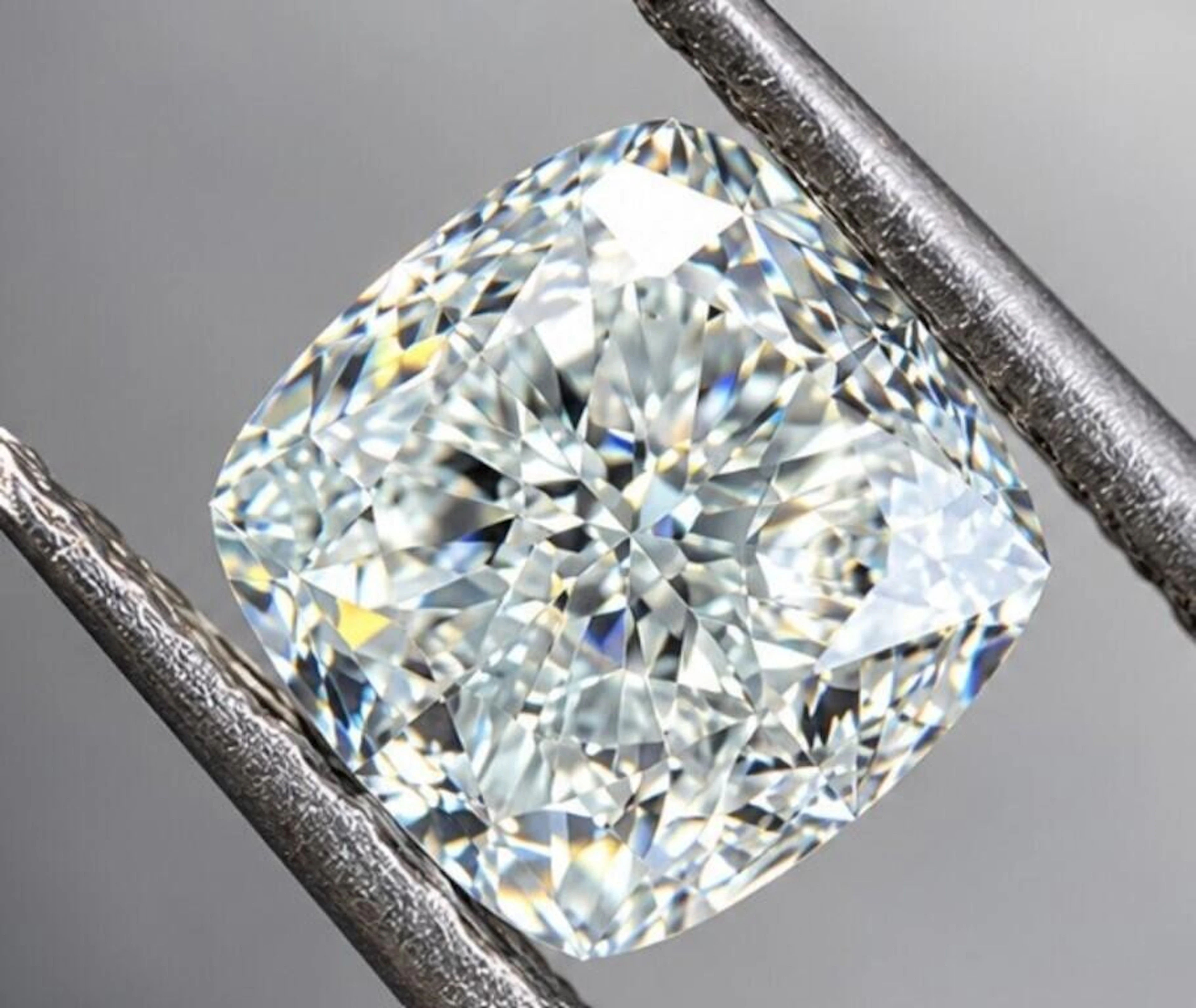 $51679* GIA Certified, natural diamond 1ct.CUSHIO
