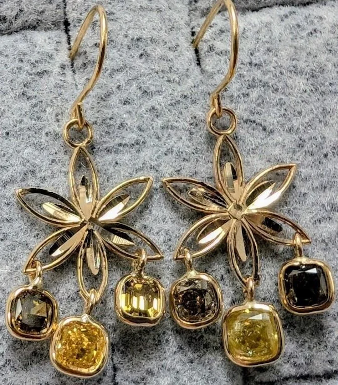 $3980, 14k(1.45g), natural diamond (1.5ct)EARRING