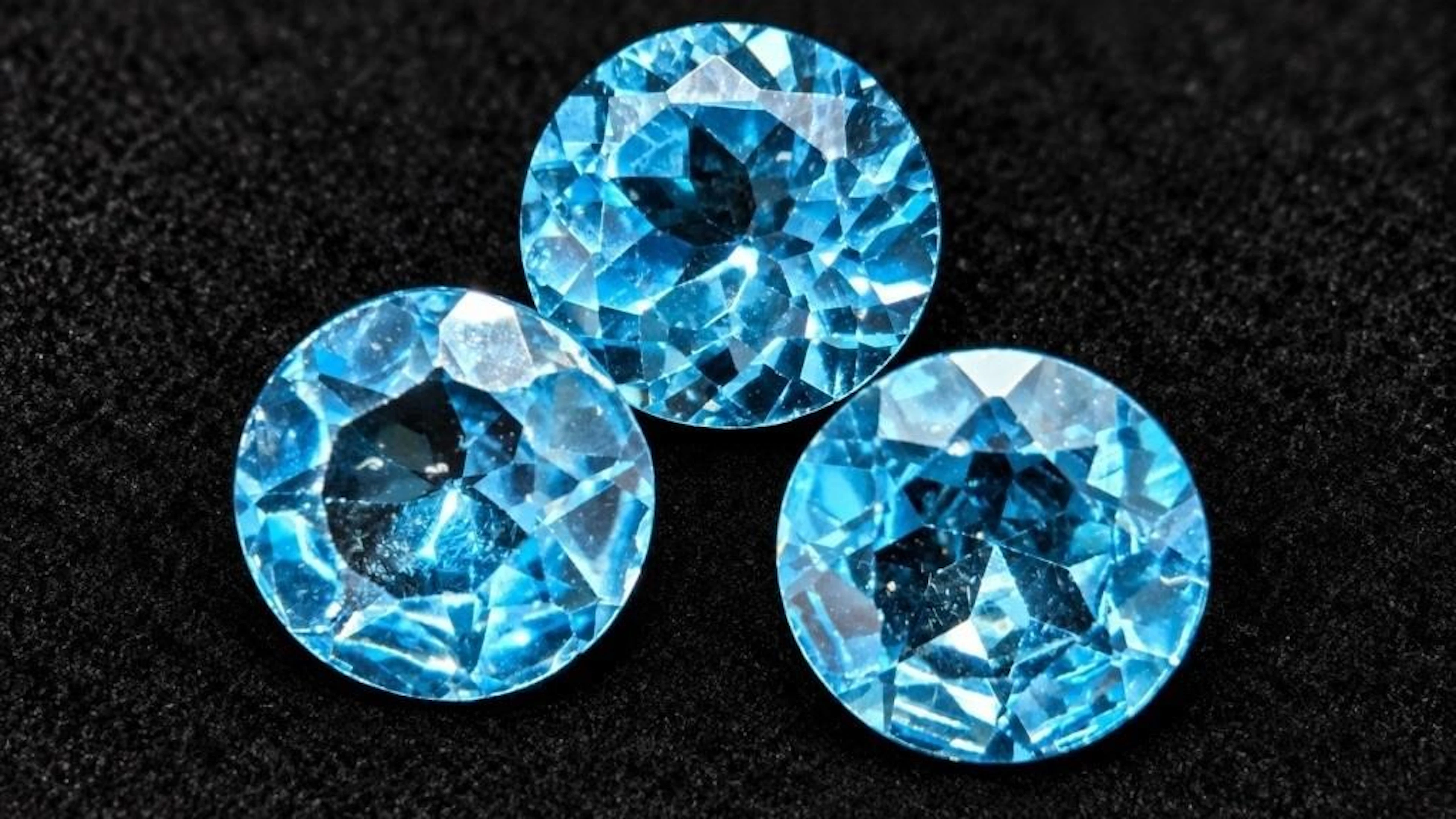$200, Blue topaz (3ct)gemstone, retail value $200