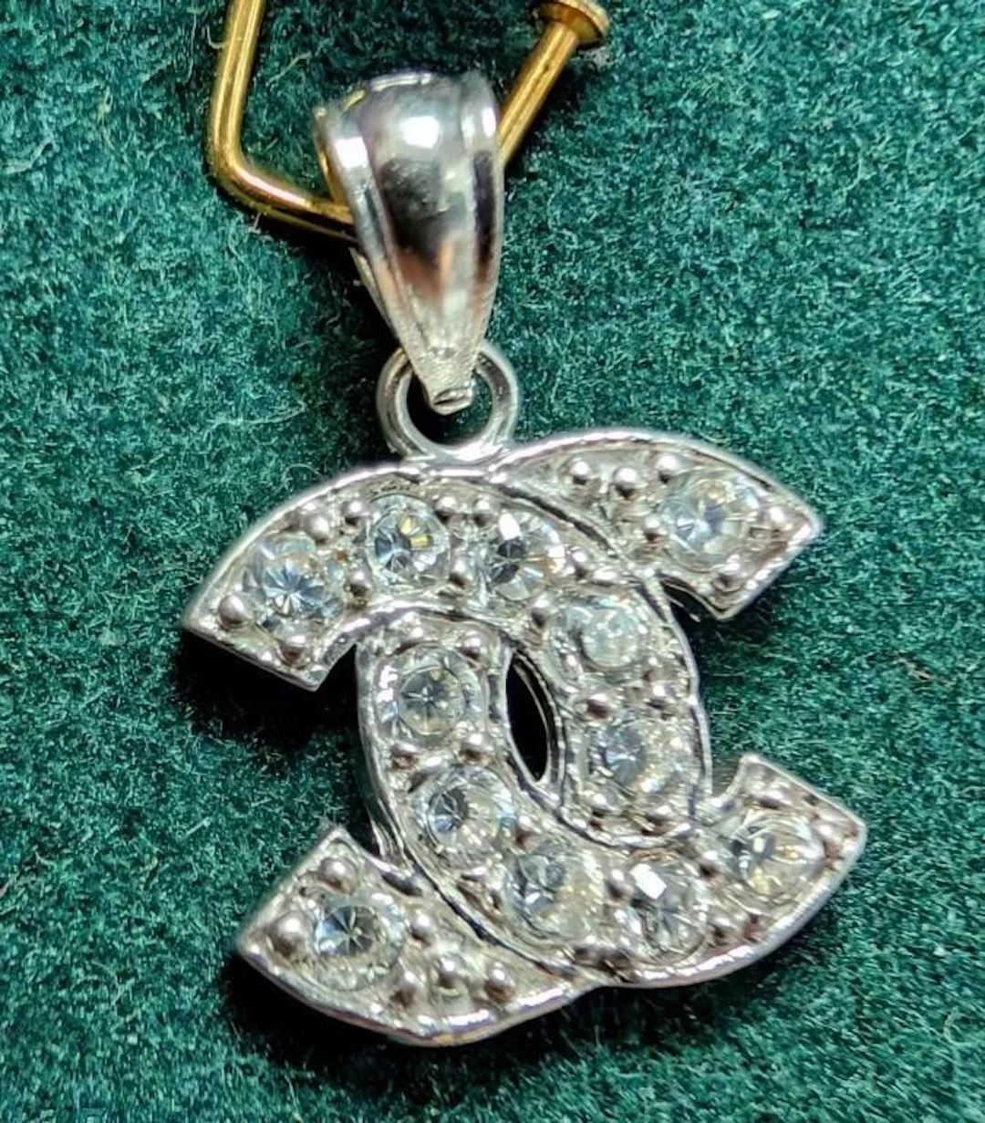 $600, 10k(0.9g), cz pendant, retail value $600