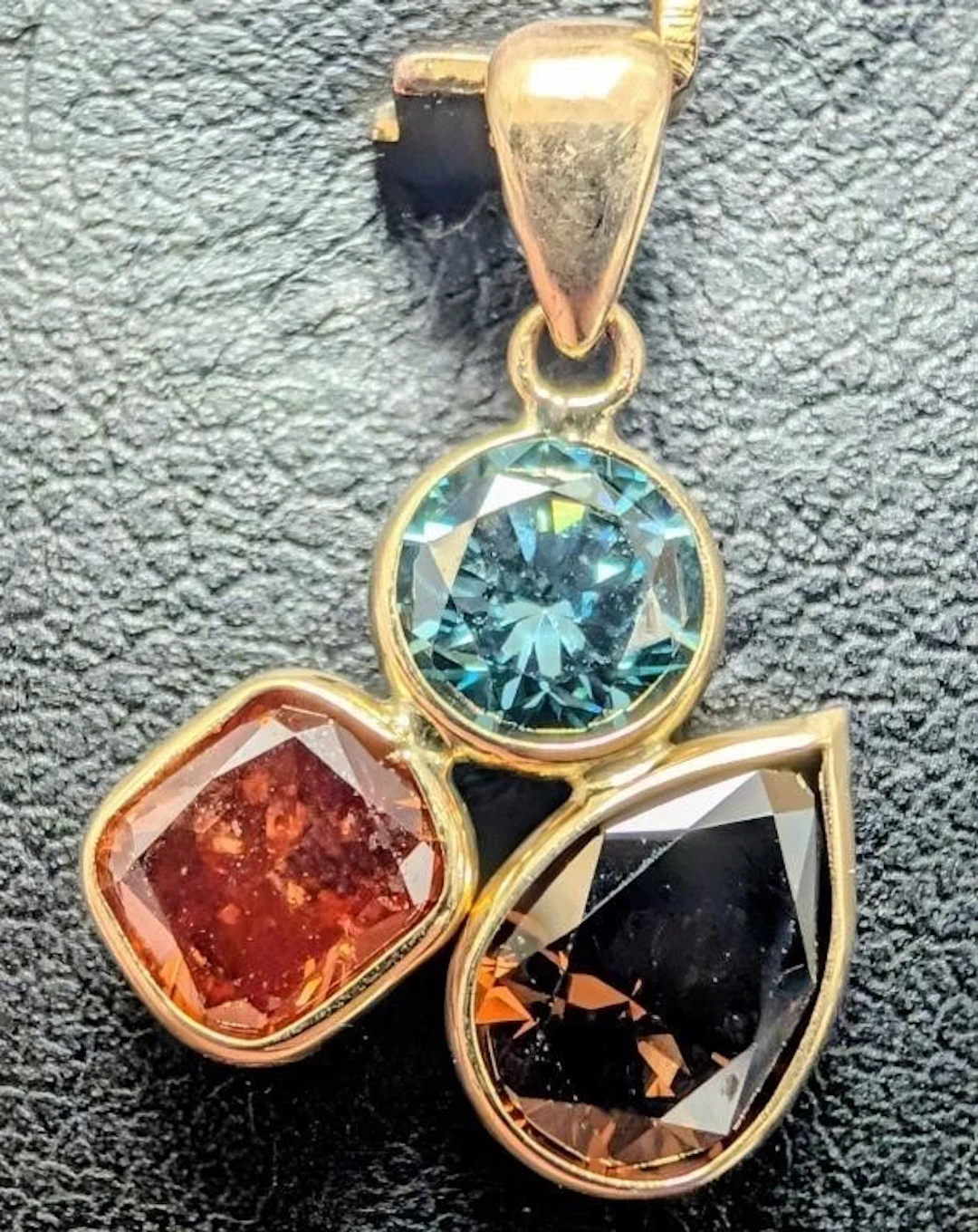$3800, 14k(0.82g), color lab diamond (2ct) pendan