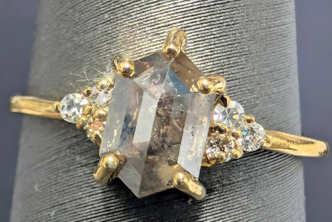 $2800, 10k(1.6g), natural color diamond (1.4+0.06