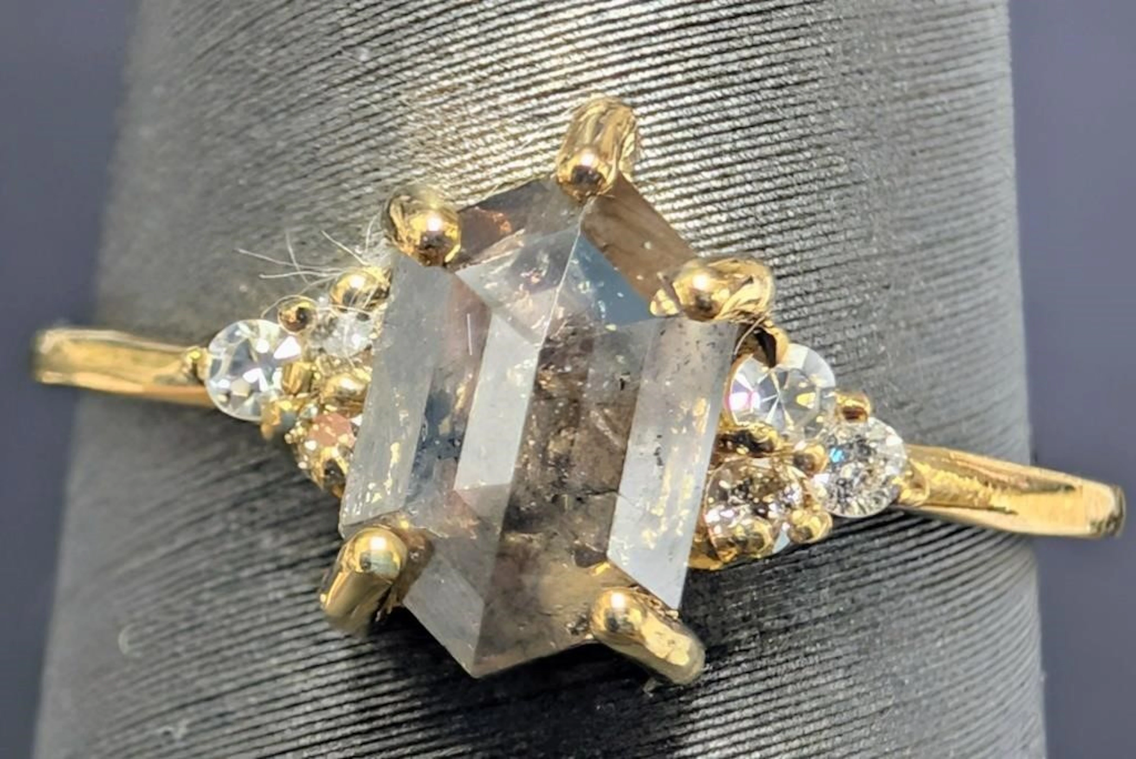 $2800, 10k(1.6g), natural color diamond (1.4+0.06