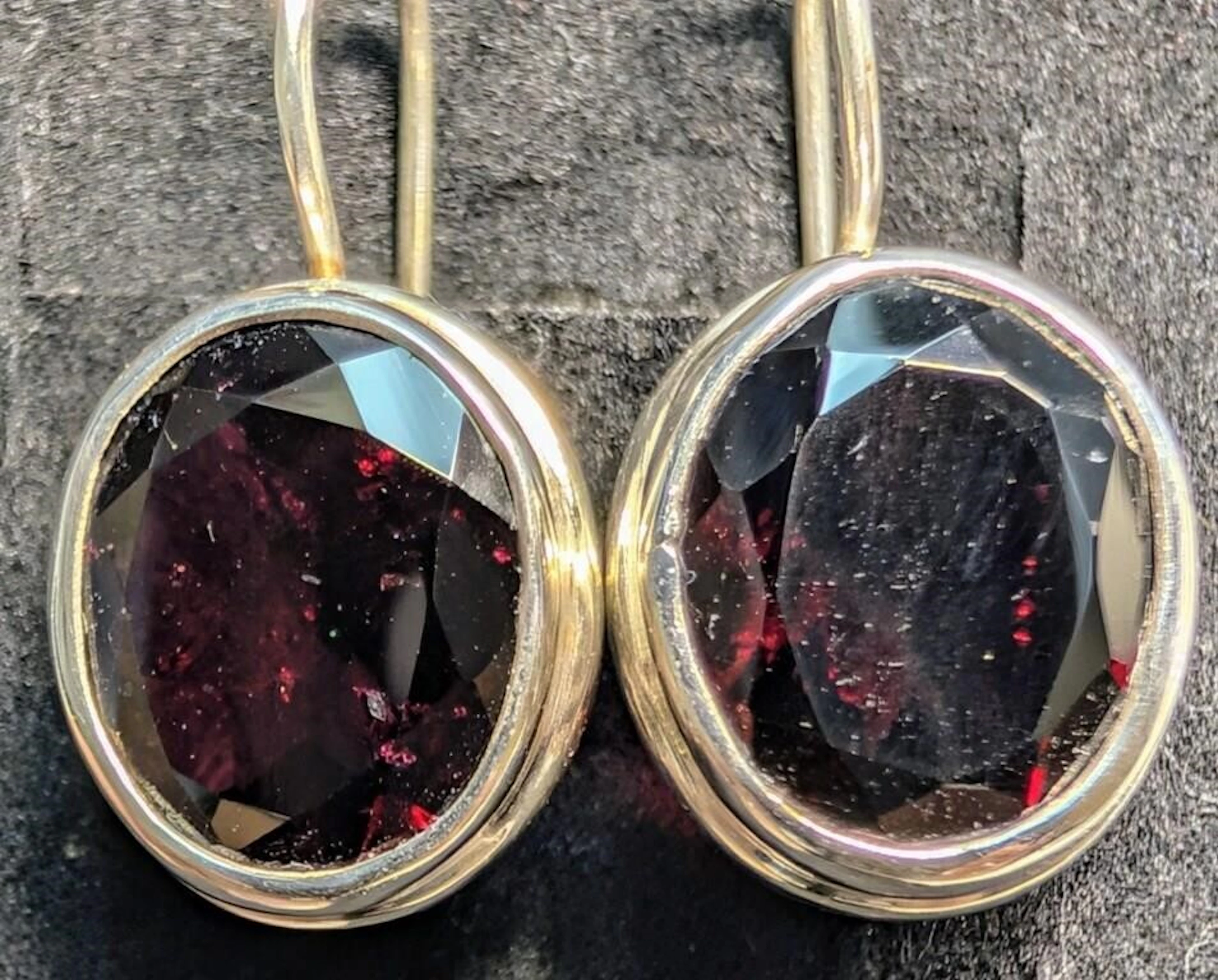 $400, silver(5.9g), garnet (approx 8ct)earring, re
