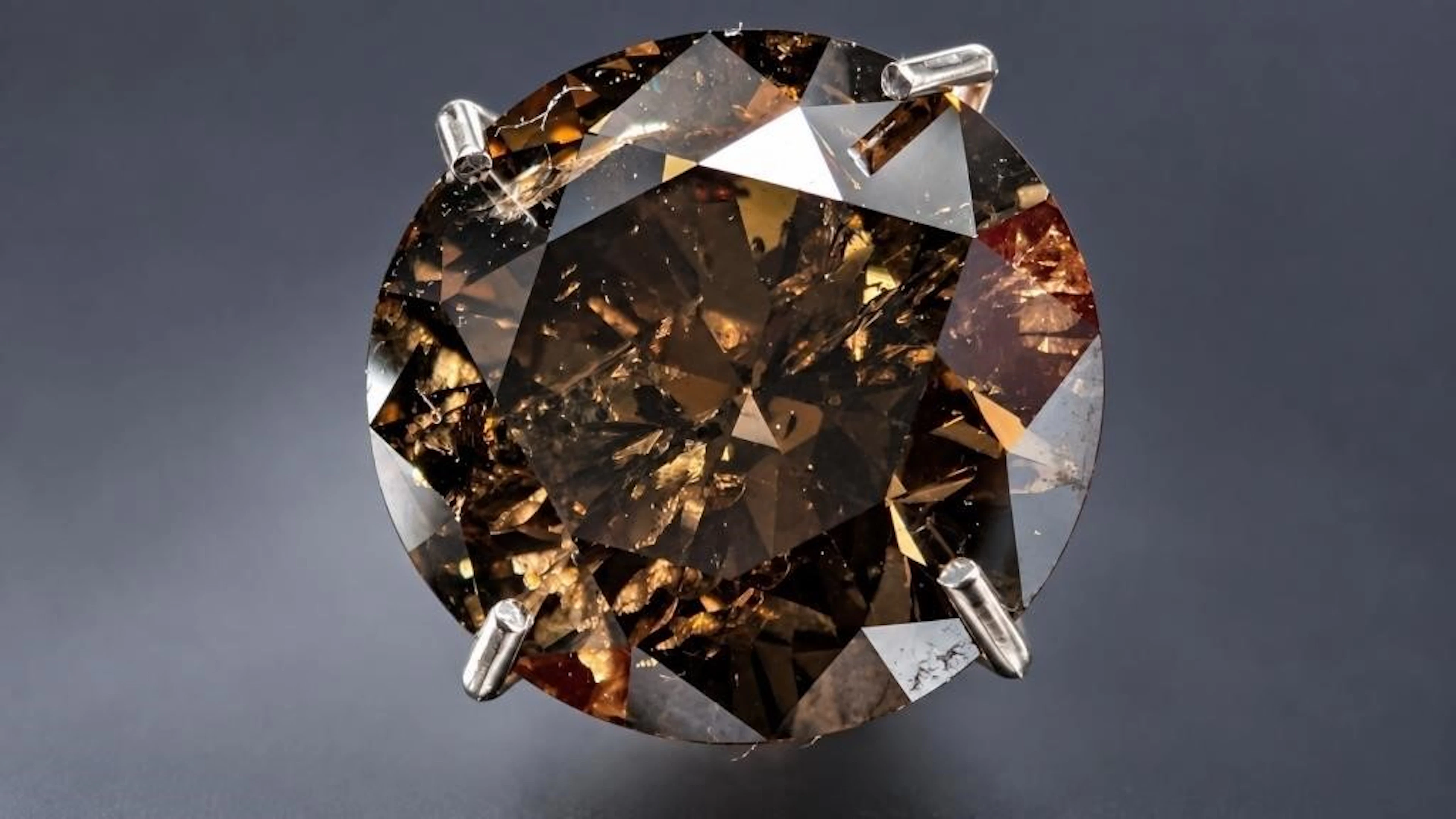 $20000, natural diamond (3.3ct)gemstone, retail va