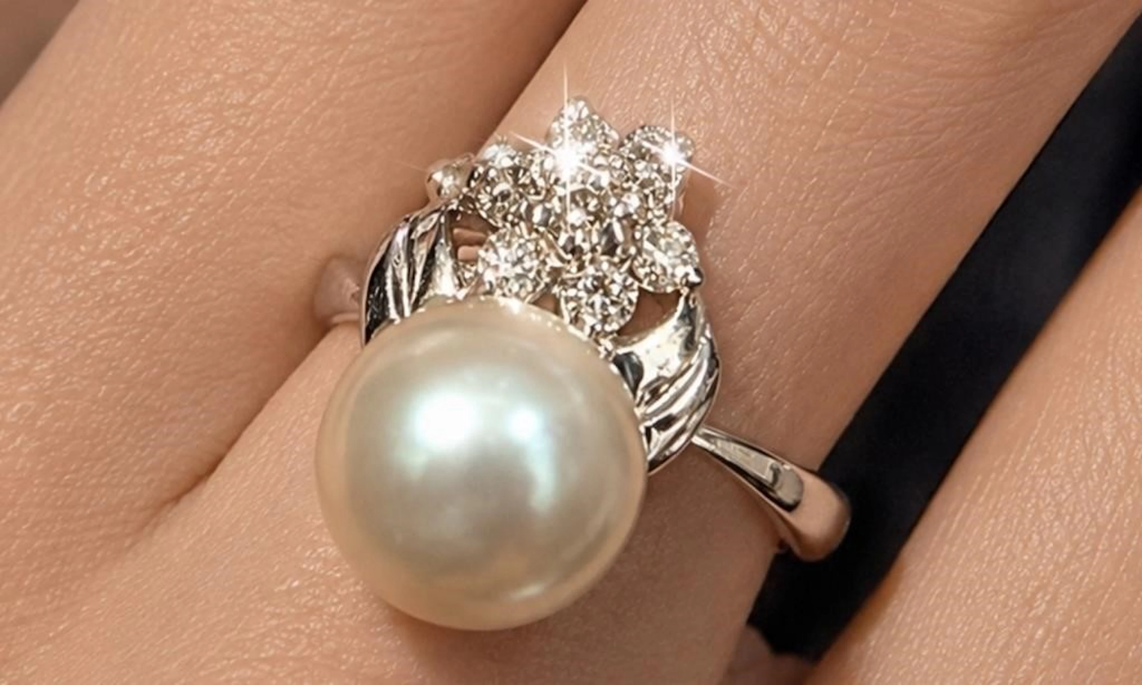 $2400, 14k(3.26g), diamond and pearl (0.17ct)ring