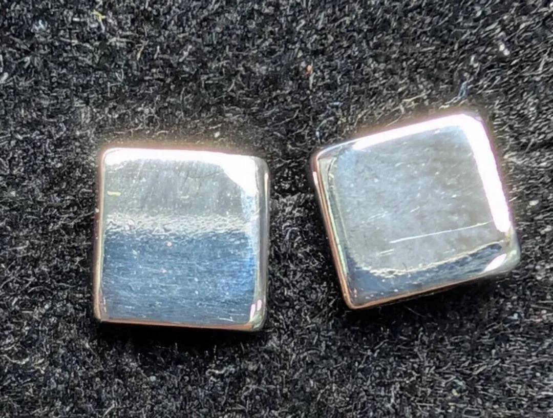 $80, silver(0.8g), earring, retail value $80