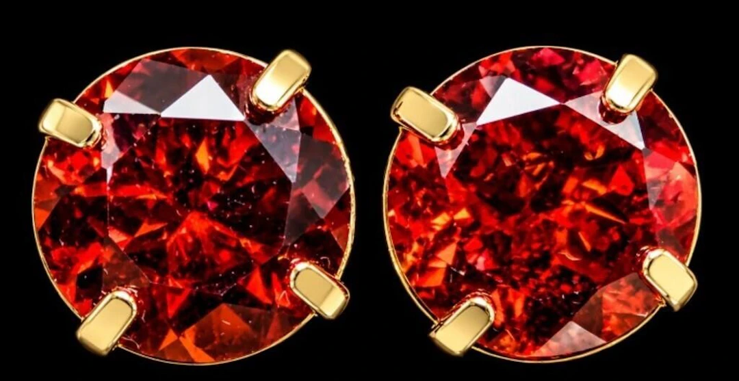 $600, 14k(0.7g), garnet (1.96ct)earring, retail va