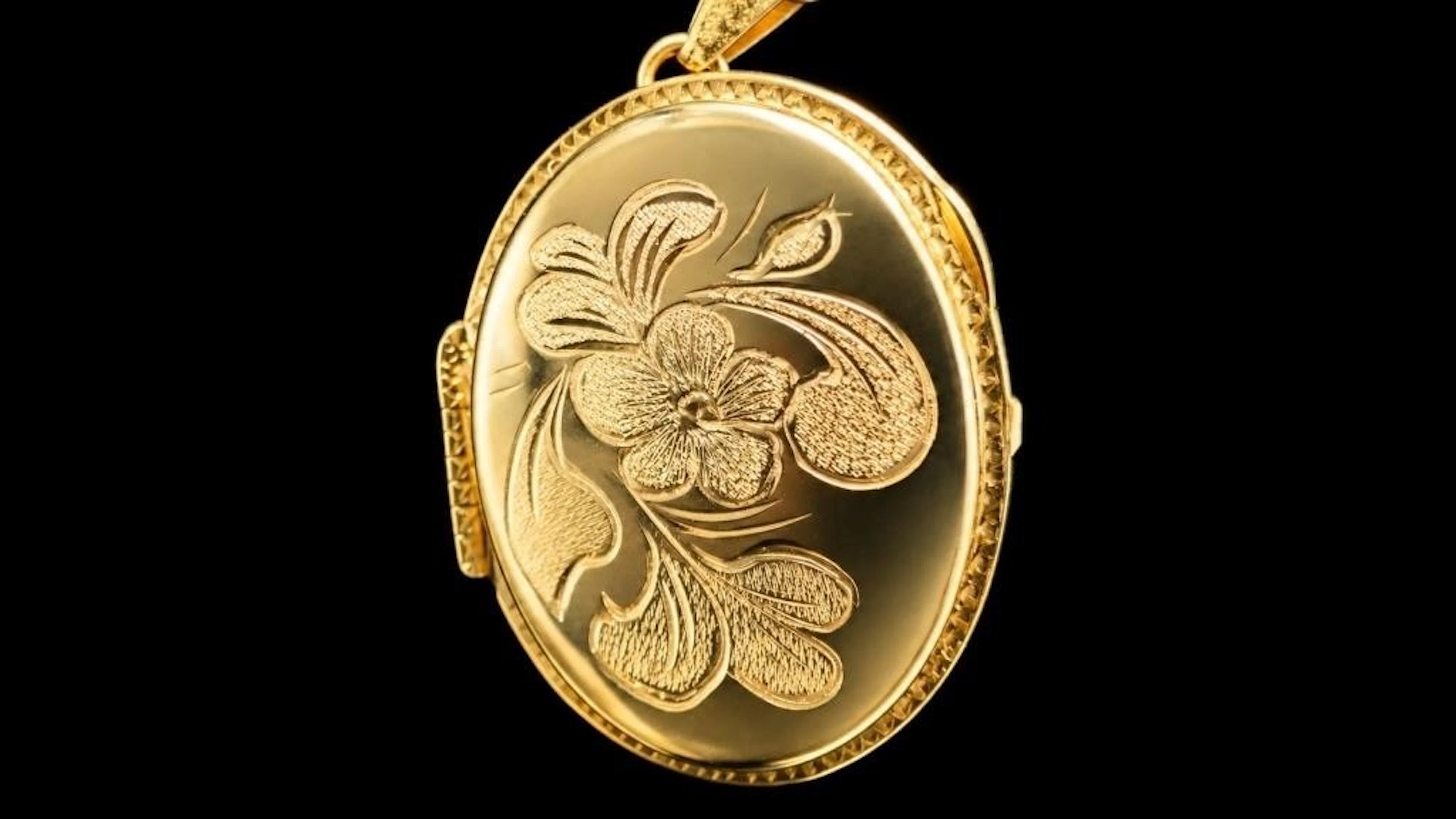 $2200, 10k(6.59g), gold locket with photo compartm