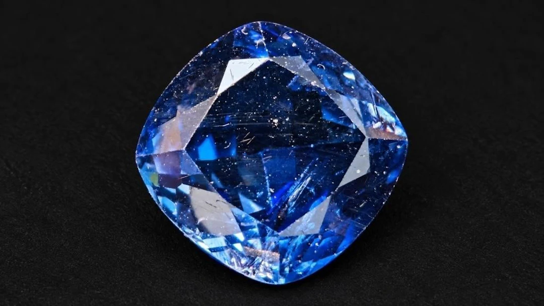 $1500, Lab-created sapphire (12.5ct)gemstone, reta