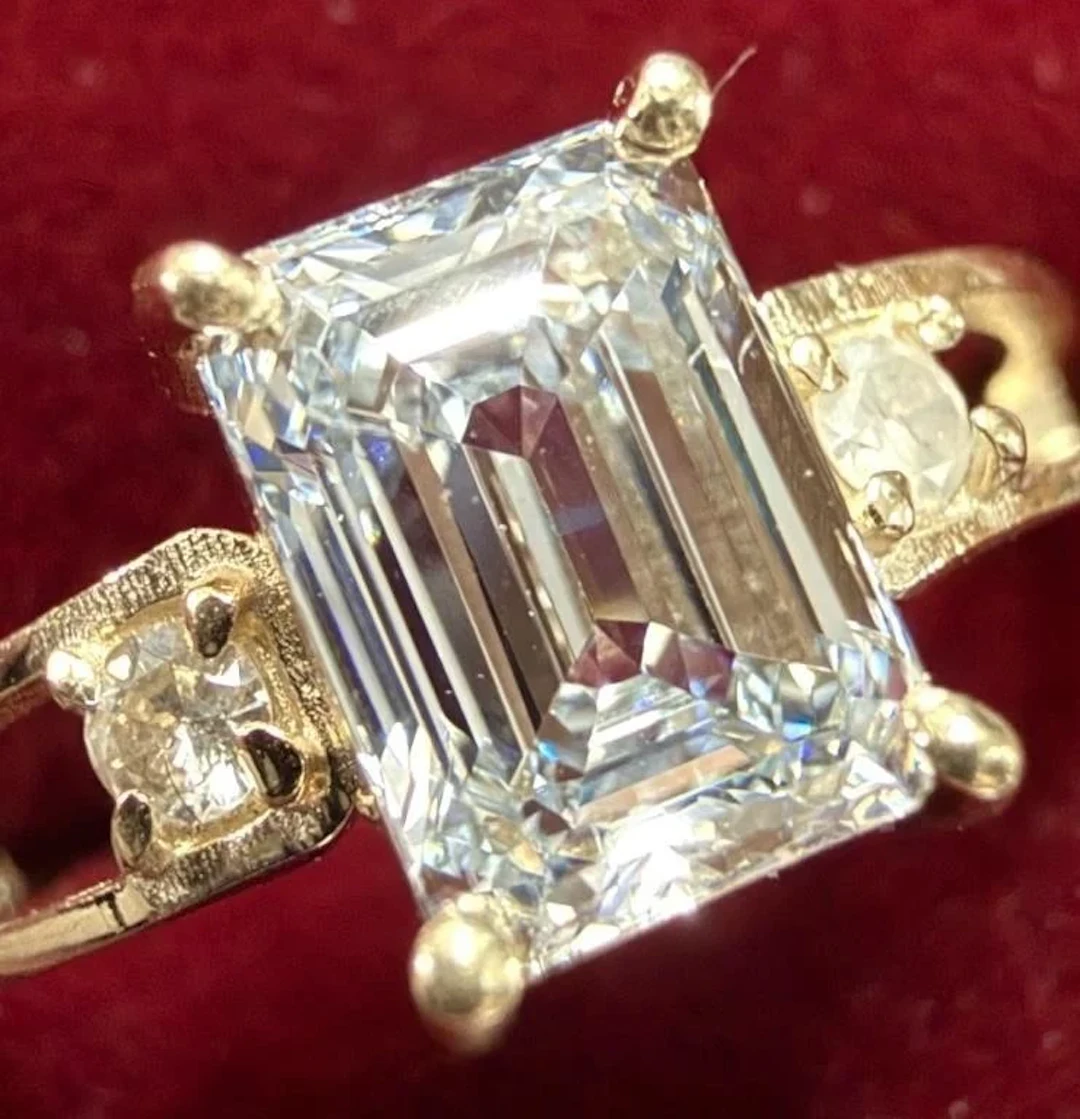 $3000, 10k(1.55g), lab diamond (1.1+0.03ct)ring, s