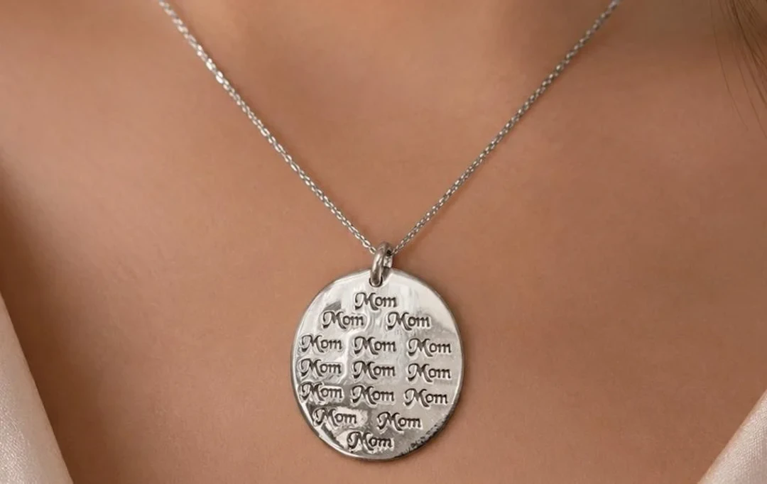 $140, silver(4.76g), pendant, retail value $140