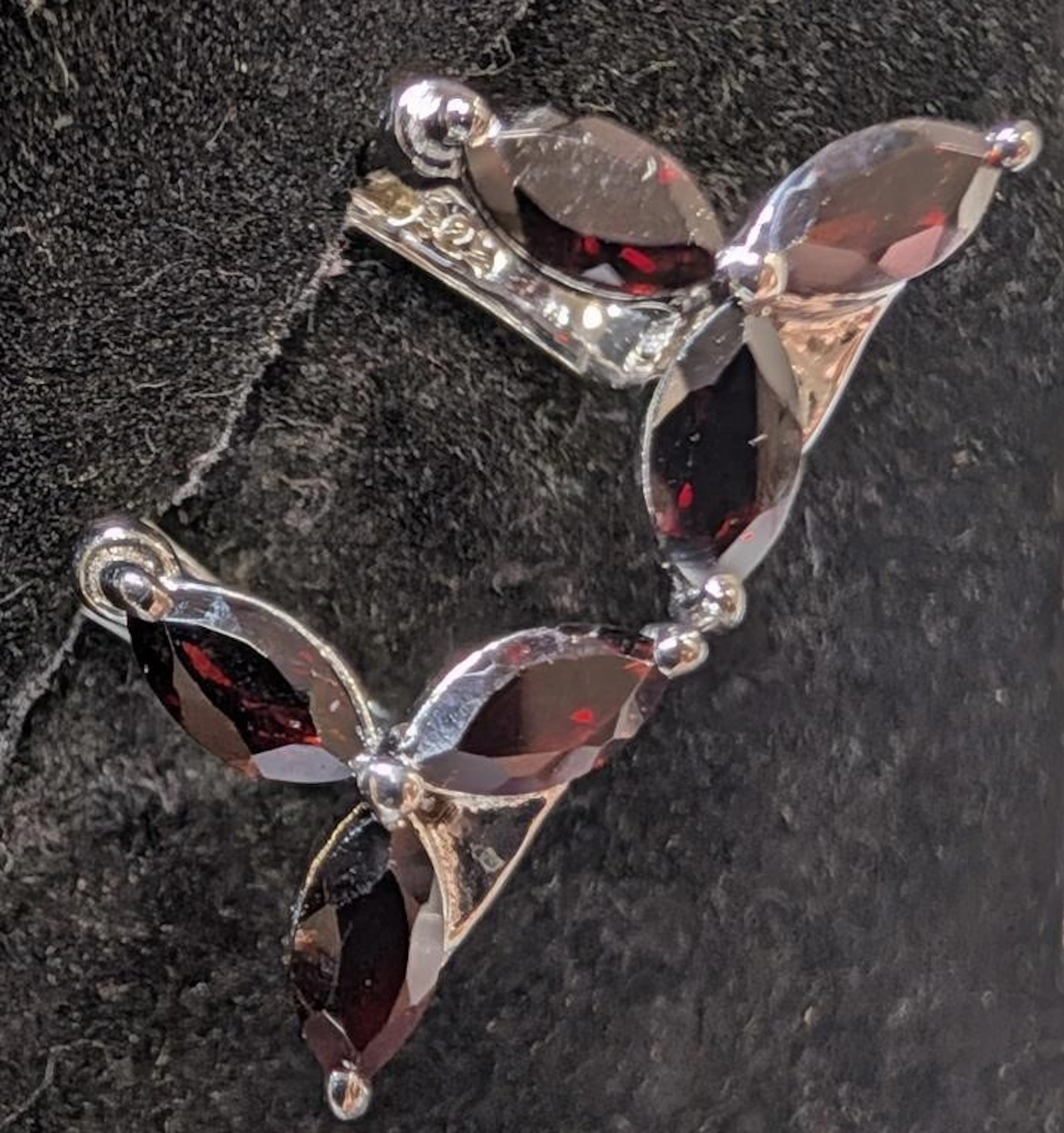 $80, Silver(3.14g), GarnetEarring, appraised/retai