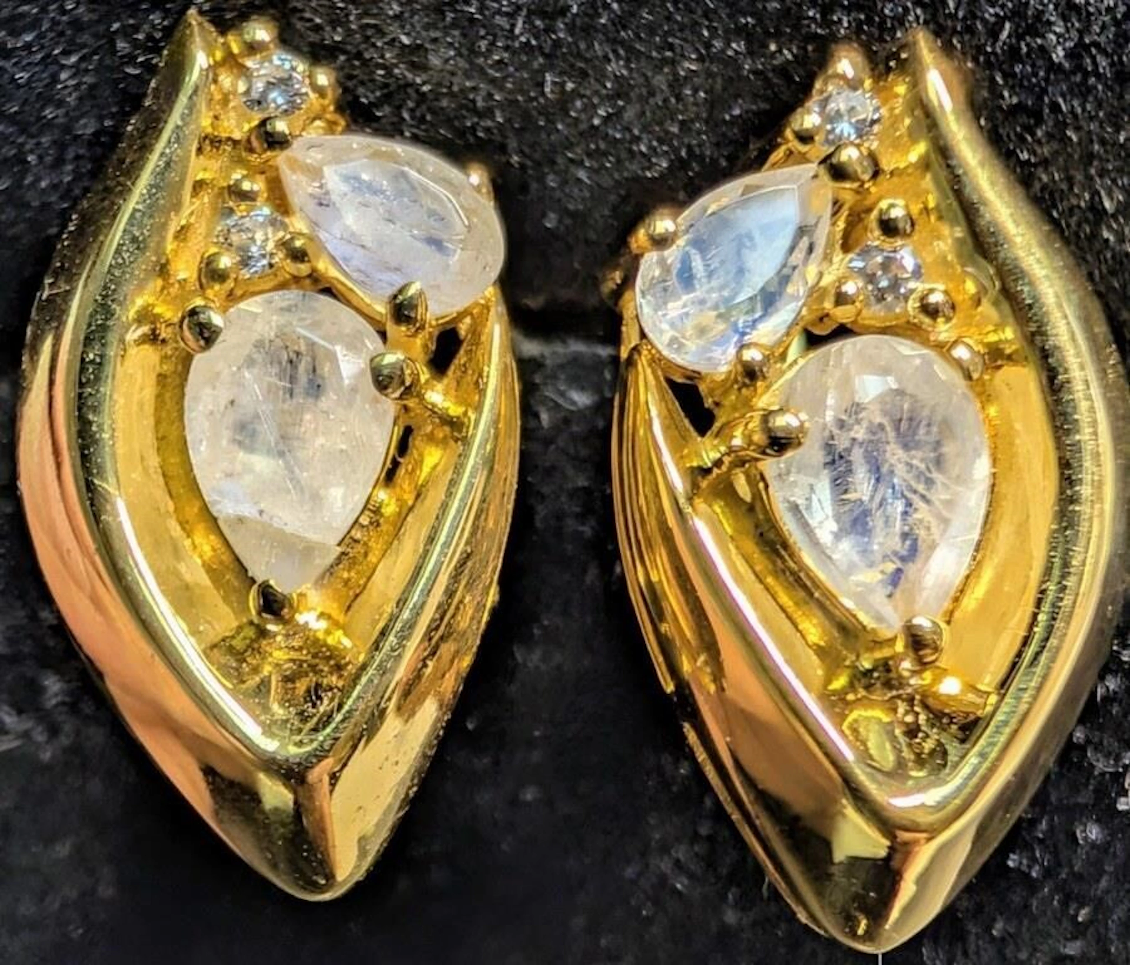 $380, silver(5.3g), moonstone (2ct)earring, retail