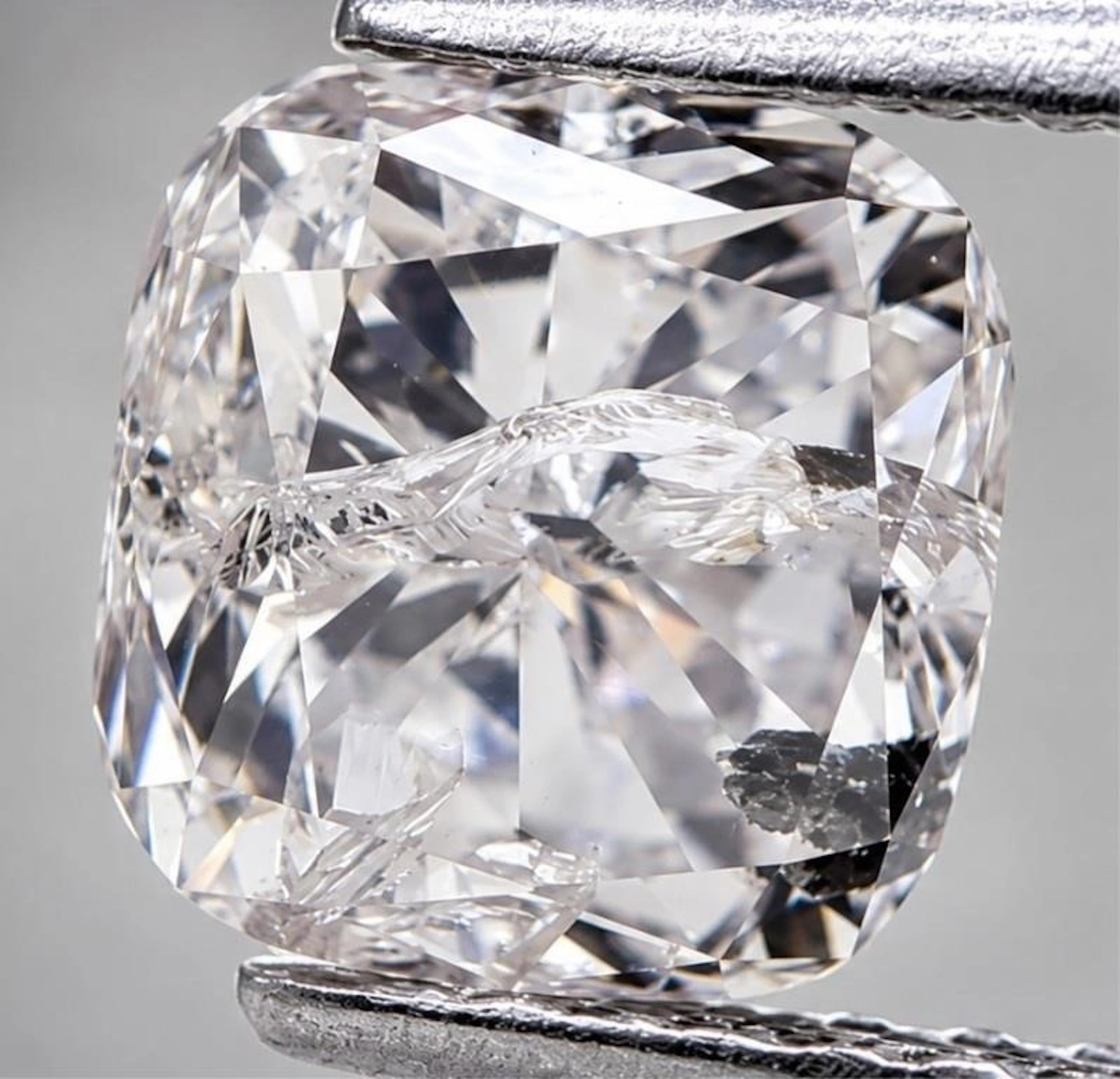 $5835* GIA Certified, natural diamond 1.3ct.Round