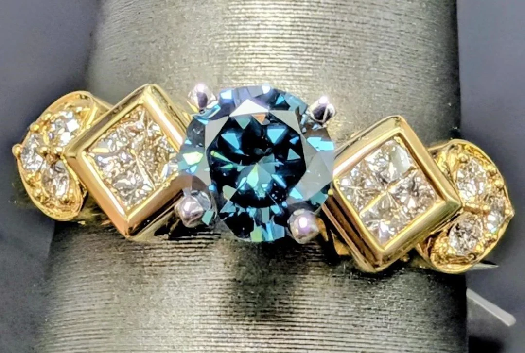 $4400, 14k(4.56g), blue lab diamond (0.56ct), nat