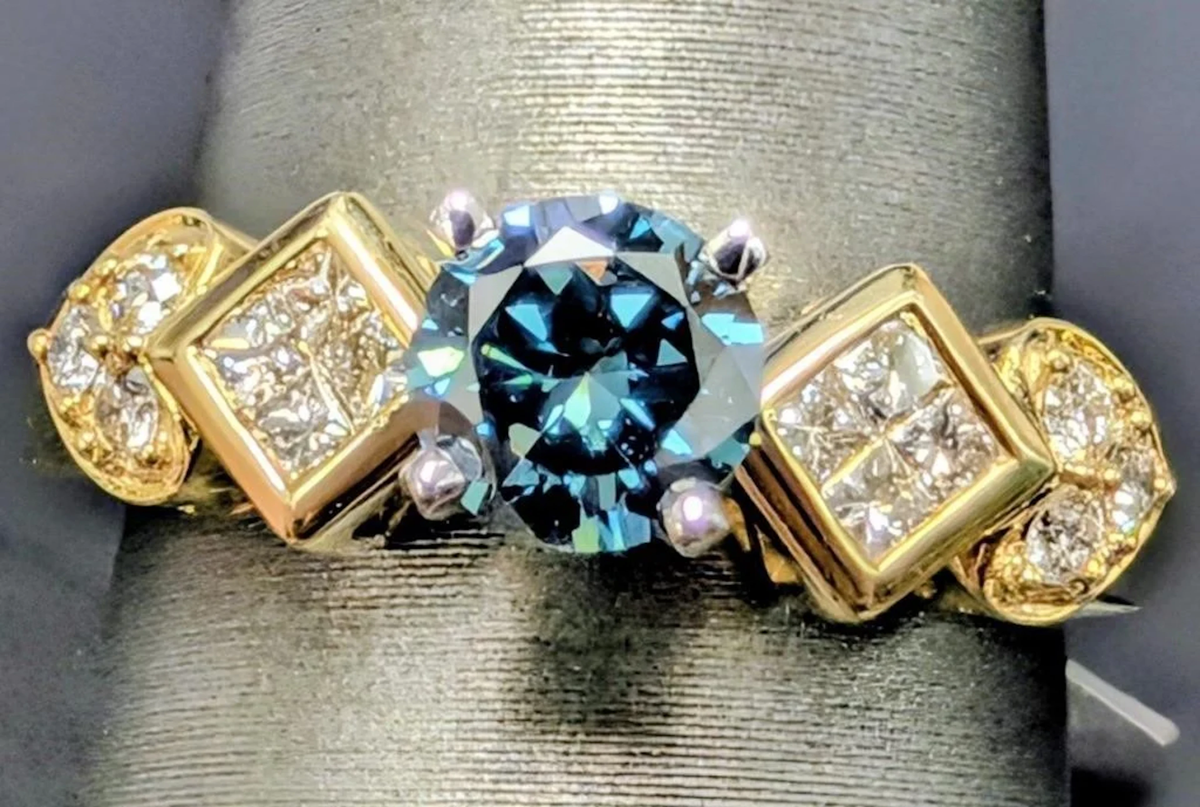 $4400, 14k(4.56g), blue lab diamond (0.56ct), nat